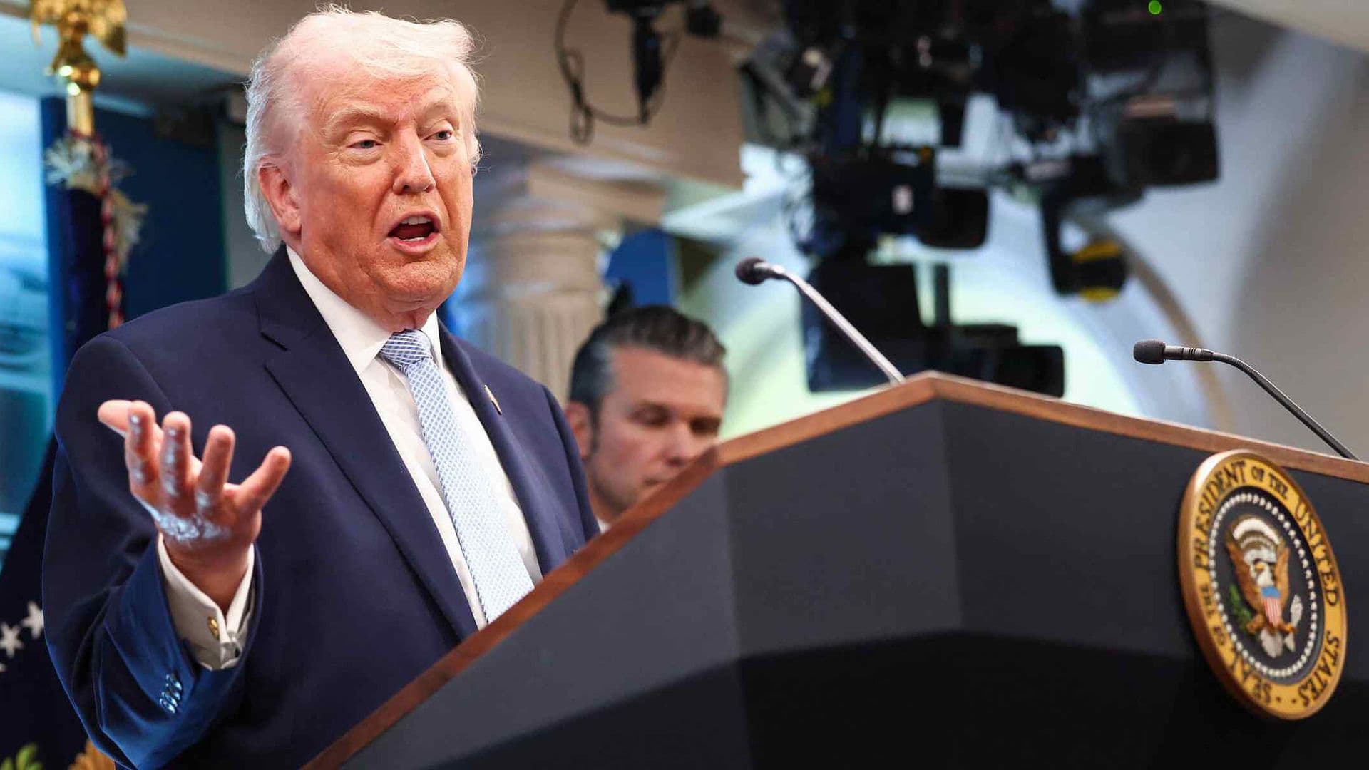Trump Amenaza a Irán con Destruirlo Este Martes de No Abrir el Estrecho de Ormuz