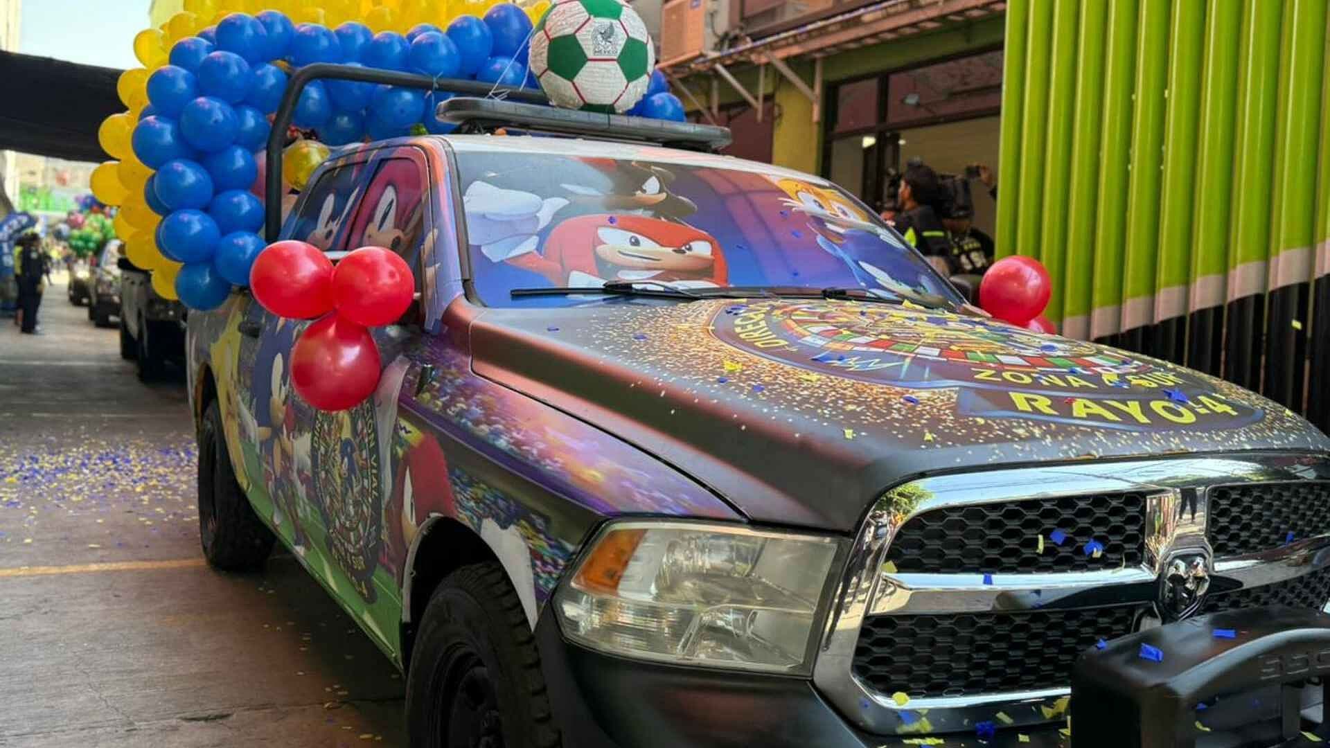 "La Policía Está para Cuidarlos: Elementos de Tránsito Entregan Juguetes a Niños y Niñas