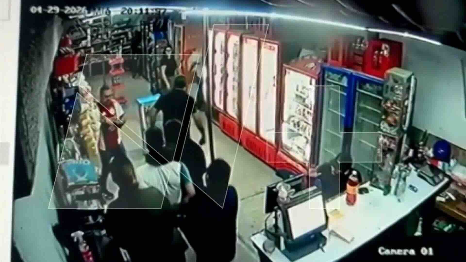 Familiares Bloquean Periférico en Naucalpan por Desaparición de Tres Personas en Edomex