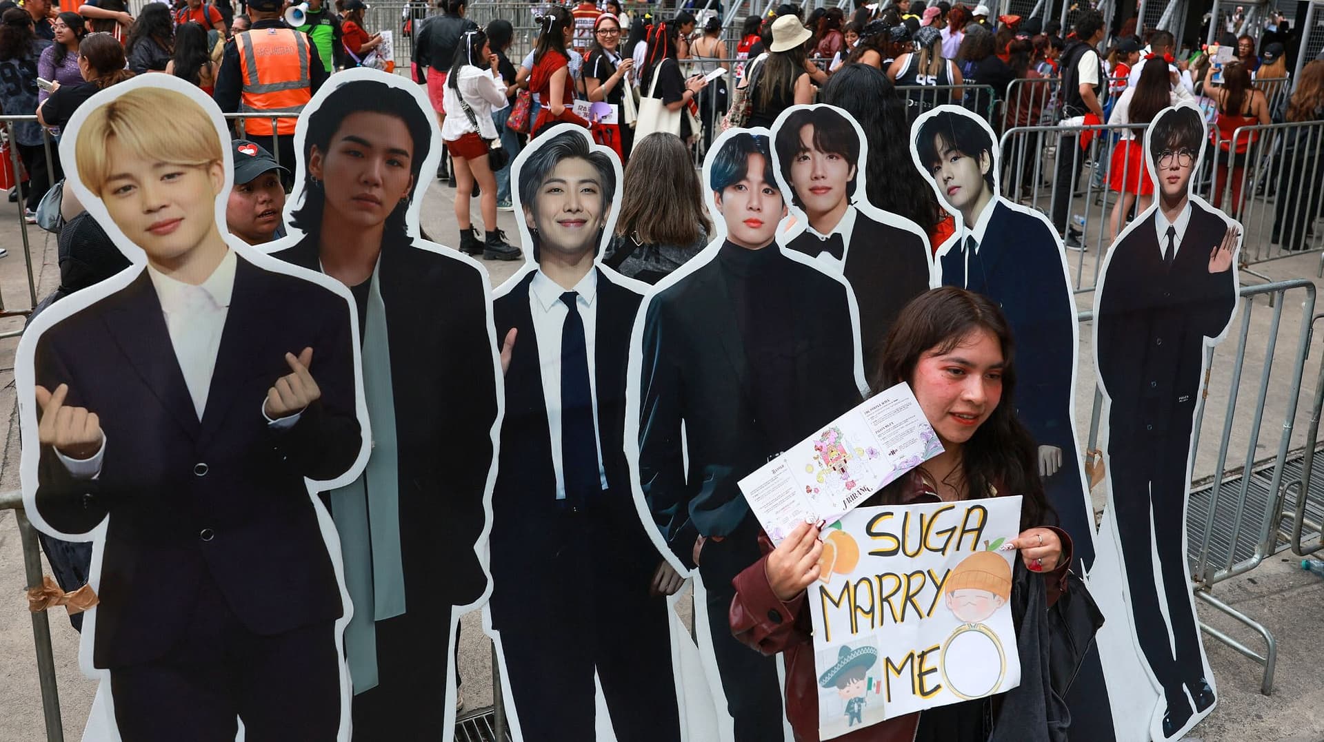 BTS Arrasa en su Primer Concierto en CDMX y Hasta Hablaron en Español
