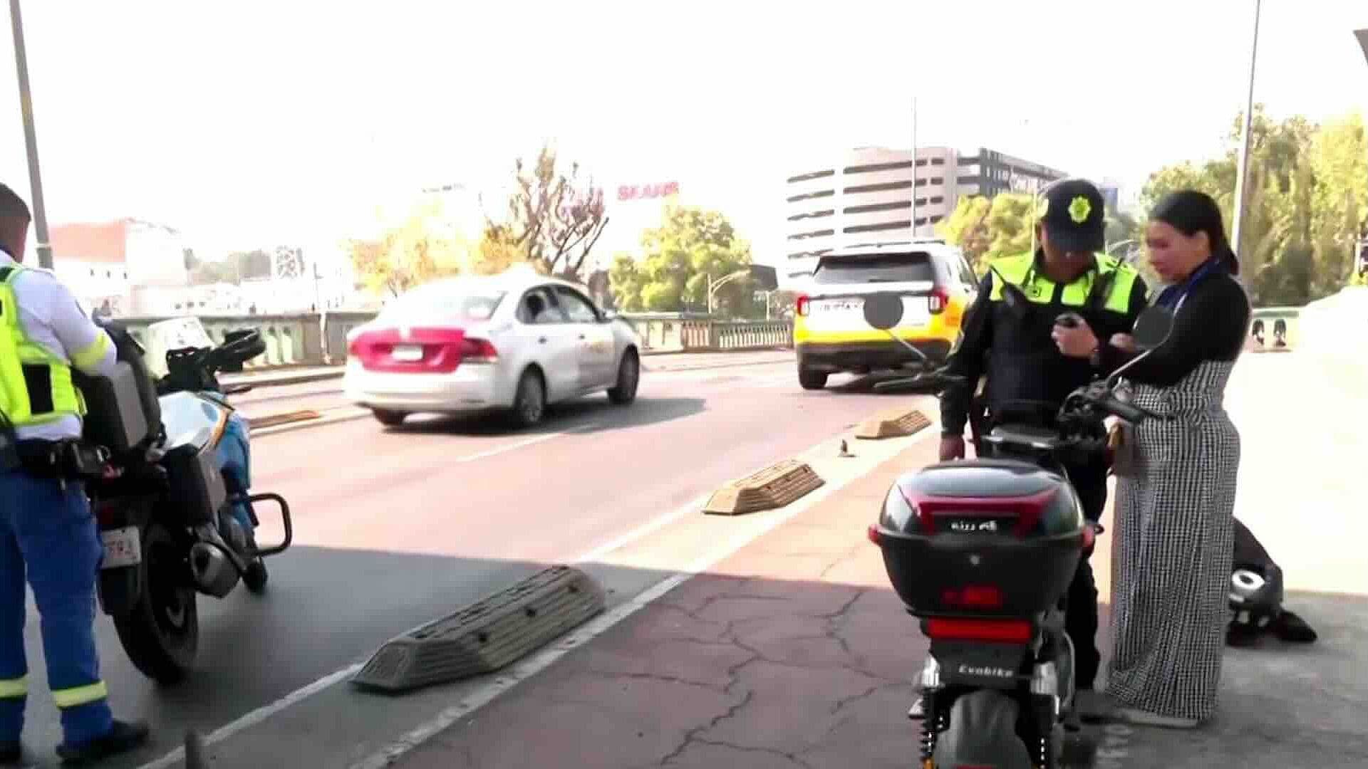 VIDEO: Joven Graba Momento en que Fue Atropellada en Cuauhtémoc, CDMX; Conductor Huyó