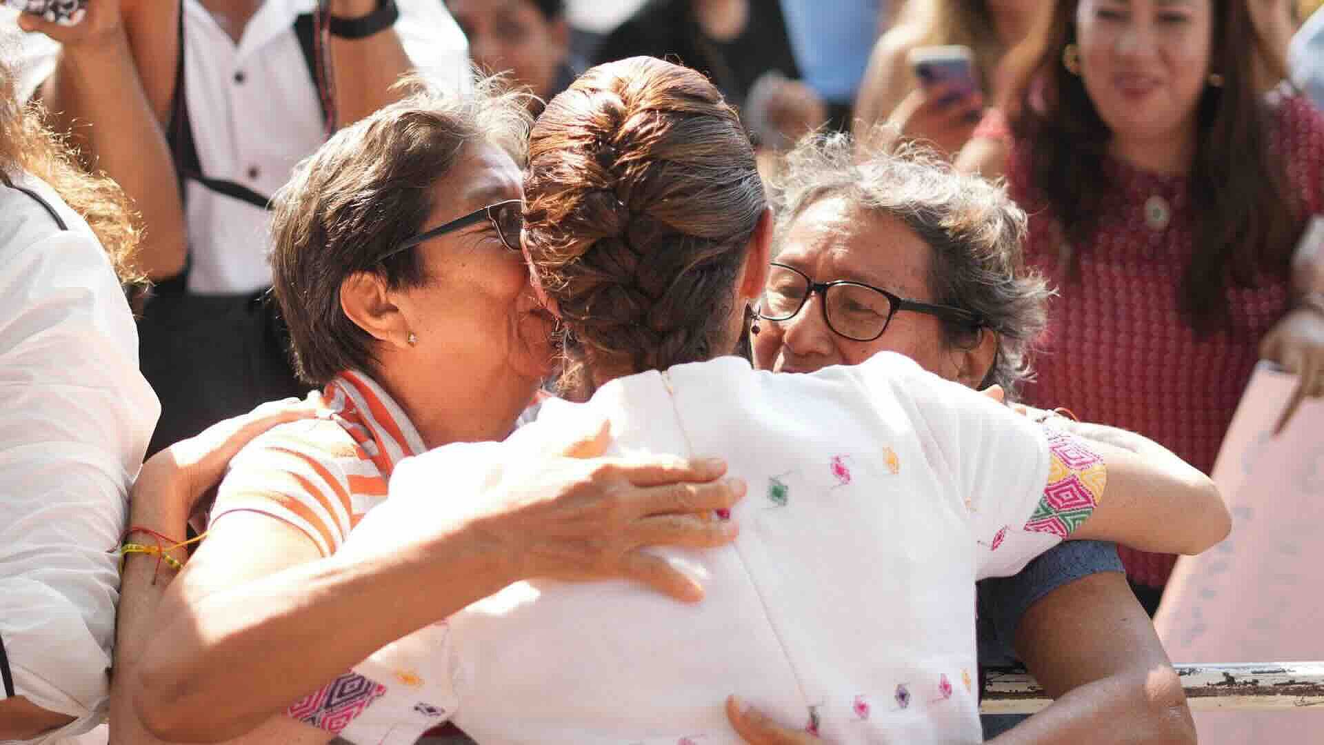 Sheinbaum Felicitó a Madres Mexicanas y Reconoció Trabajo de Cuidados en México