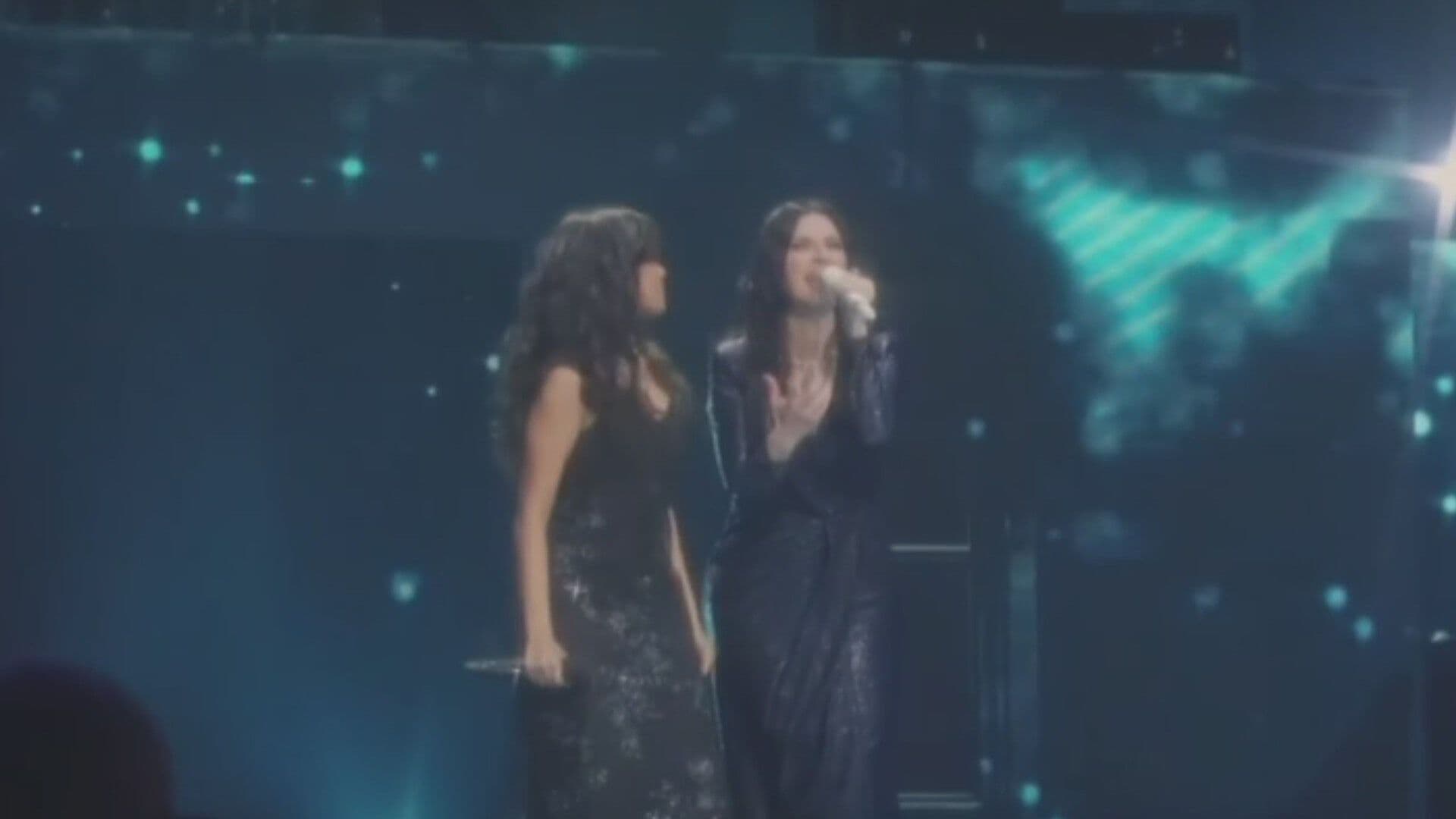 Laura Pausini y Camila Cabello Cantan Juntas "Víveme" y Sorprenden a los Fans en Miami