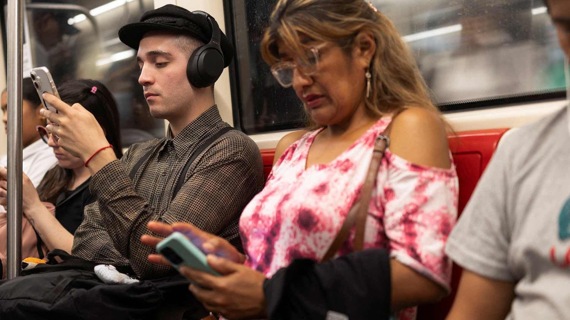 Mexicanos Pasan 6 Horas al Día en Internet: ¿Cuáles Son las Principales Actividades en la Red?