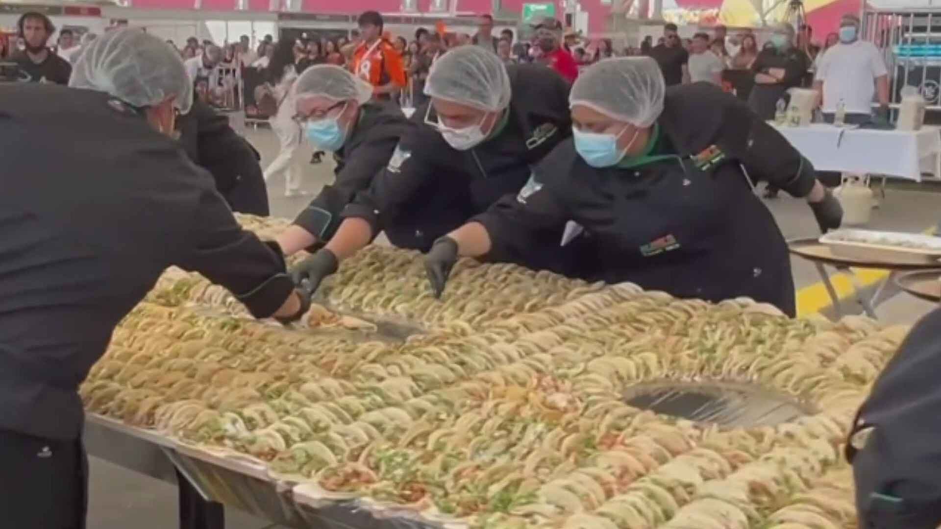 Rompen Récord con Reloj Monumental de Pachuca Elaborado con Más de 2 Mil Tacos