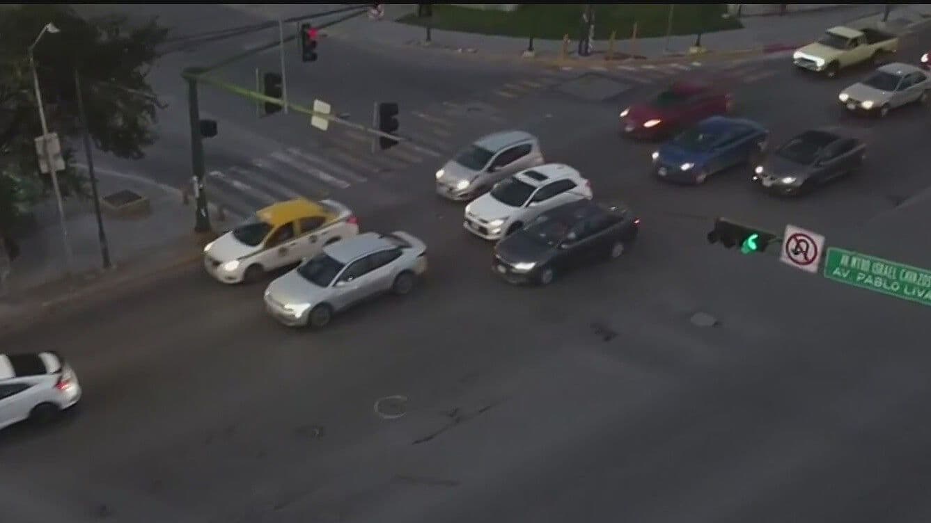 Choca Camión y Carro en Guadalupe NL