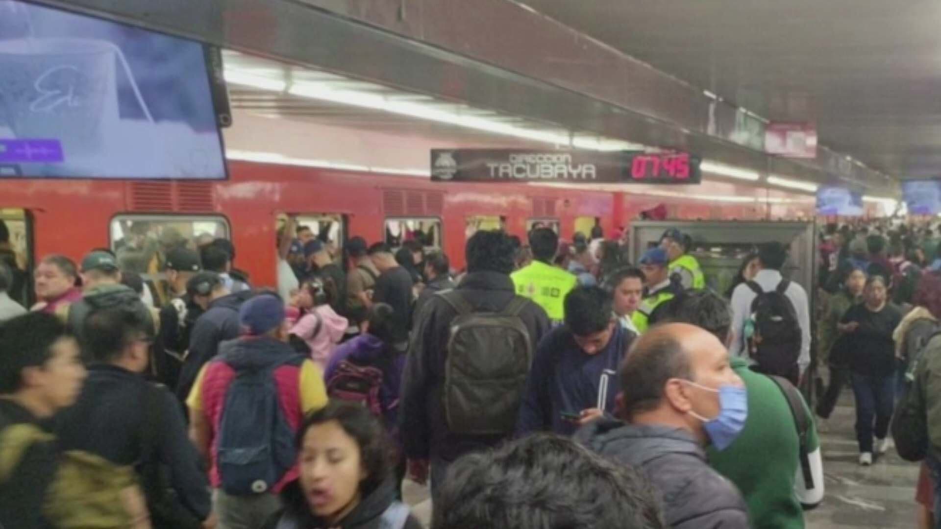 Colapsa la Línea 9 del Metro: Usuarios Reportan Alta Afluencia Hoy 22 de Mayo del 2026