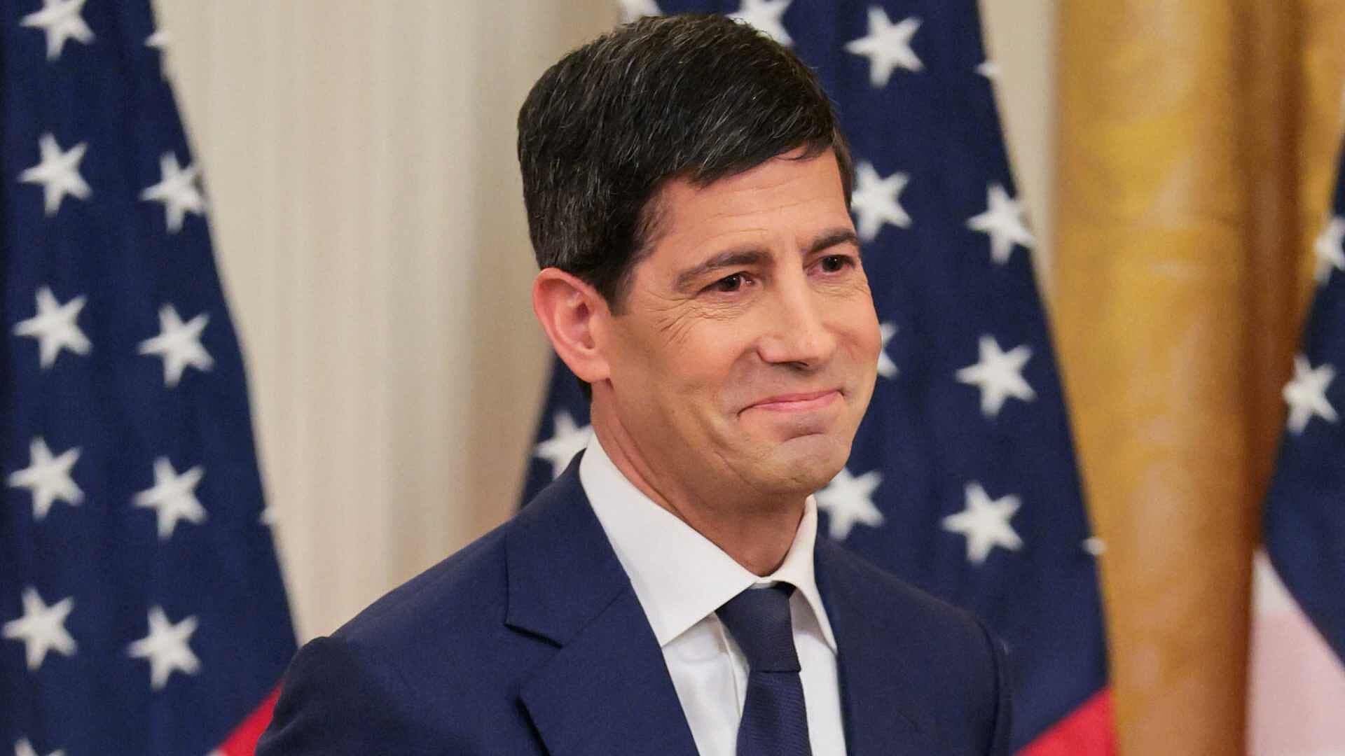Kevin Warsh Jura como Nuevo Presidente de la Fed; Donald Trump Pide que Actúe con Independencia
