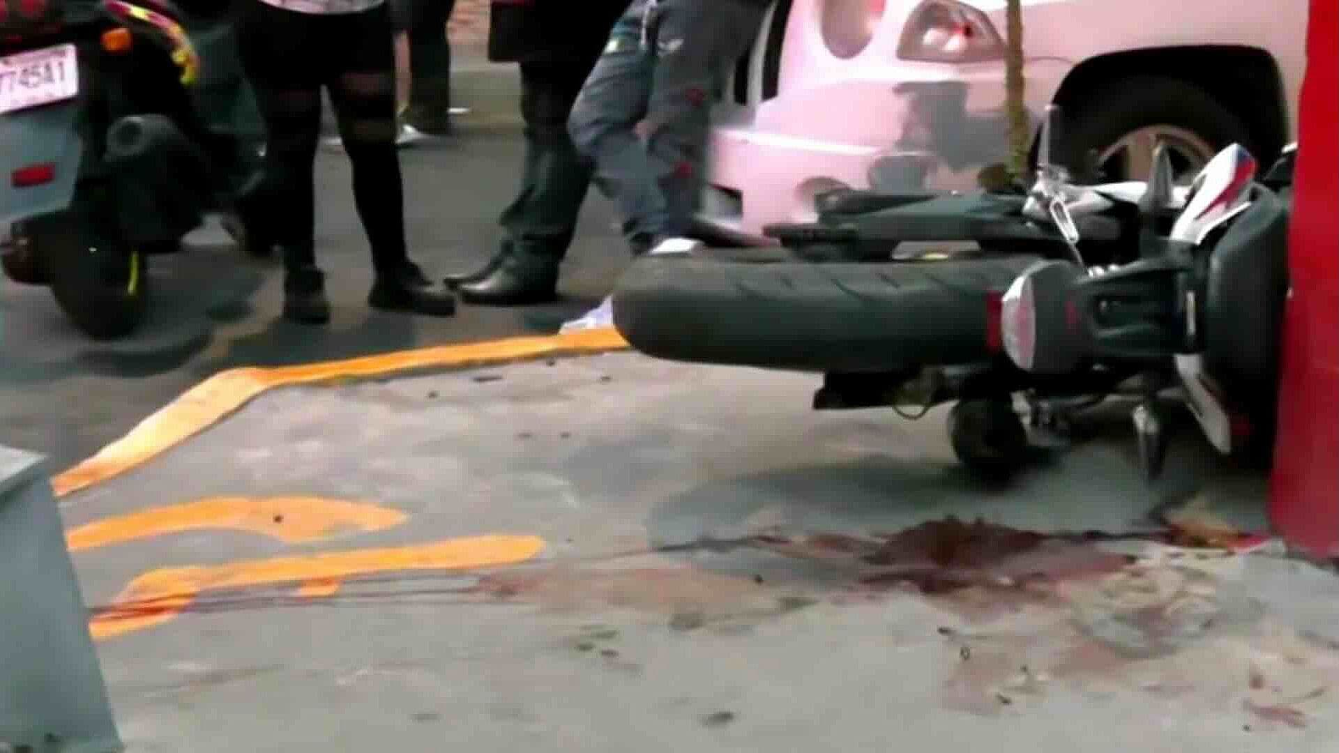Choque entre Auto y Motociclista Dejó Dos Lesionados en Azcapotzalco, CDMX