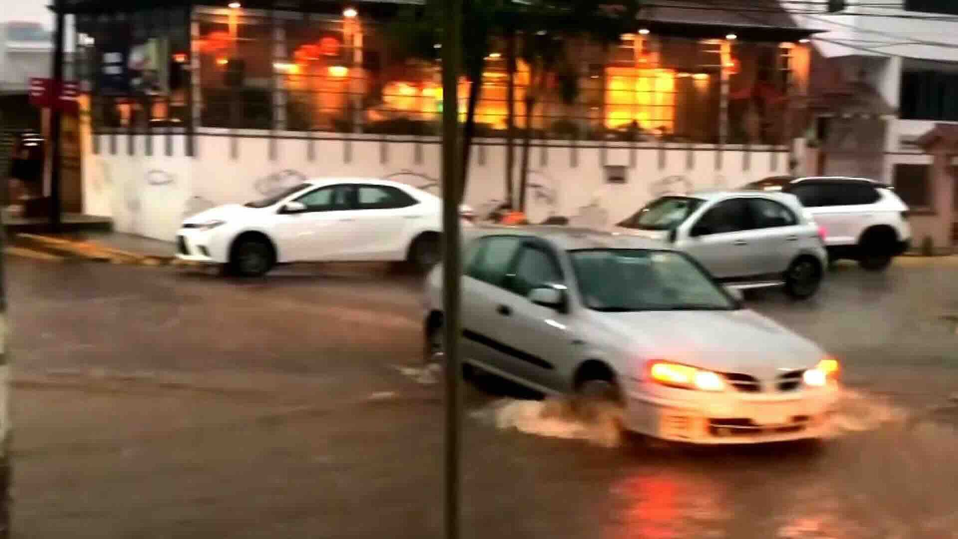 Tormenta con Granizo Paralizó Calles y Avenidas en Xalapa, Veracruz