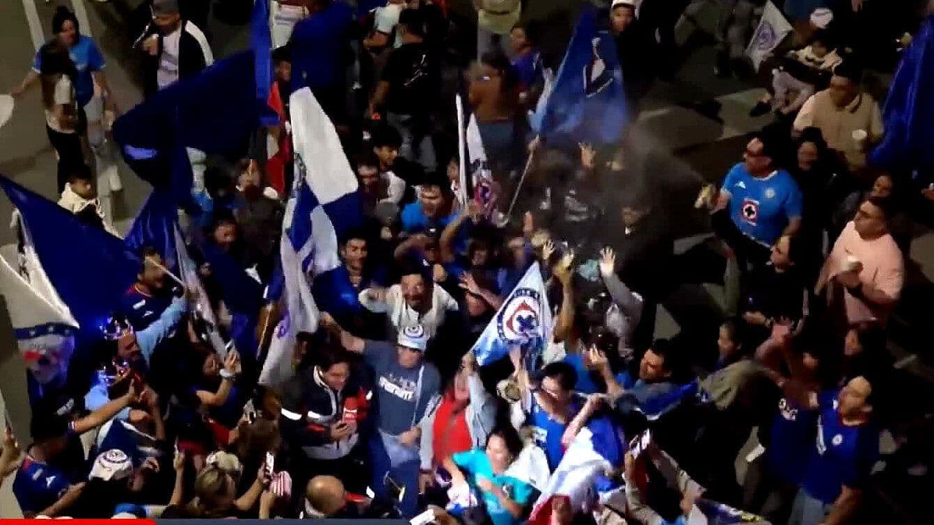 Así se Ve Desde el Aire la Celebración de la Décima Copa del Cruz Azul en el Ángel