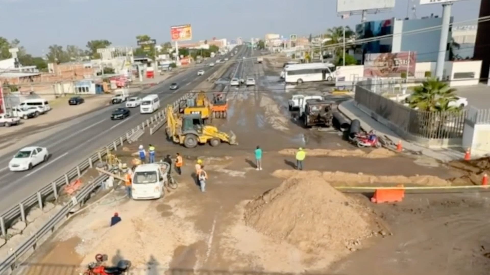 Abren Carretera Silao - León Tras Reparar el Socavón que Apareció a la Altura de Sopeña