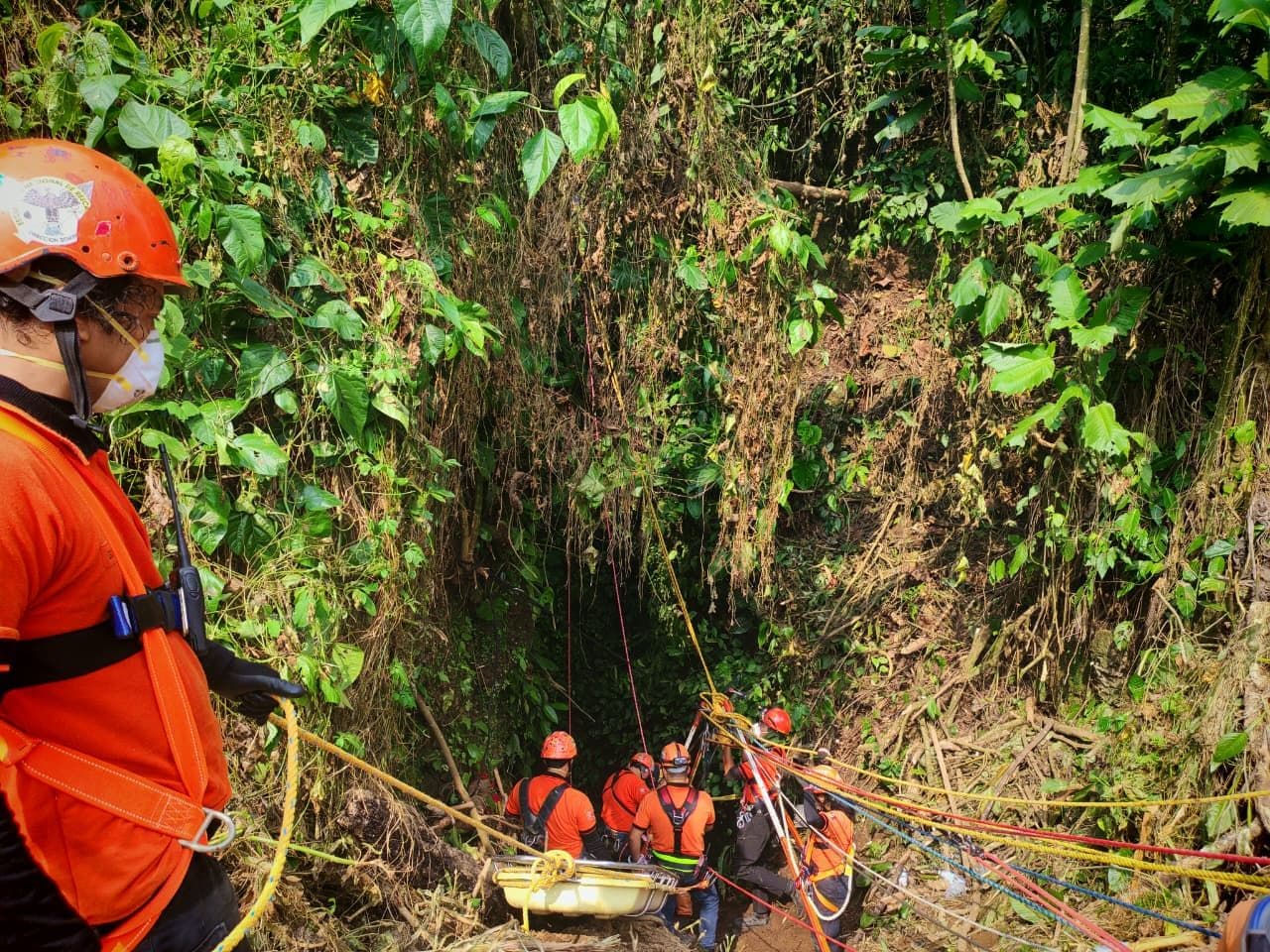 Rescatan cuerpo de joven desaparecido en Altotonga