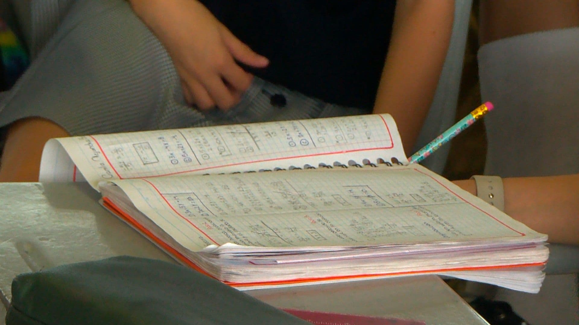 Cuaderno de alumna en escuela de Jalisco
