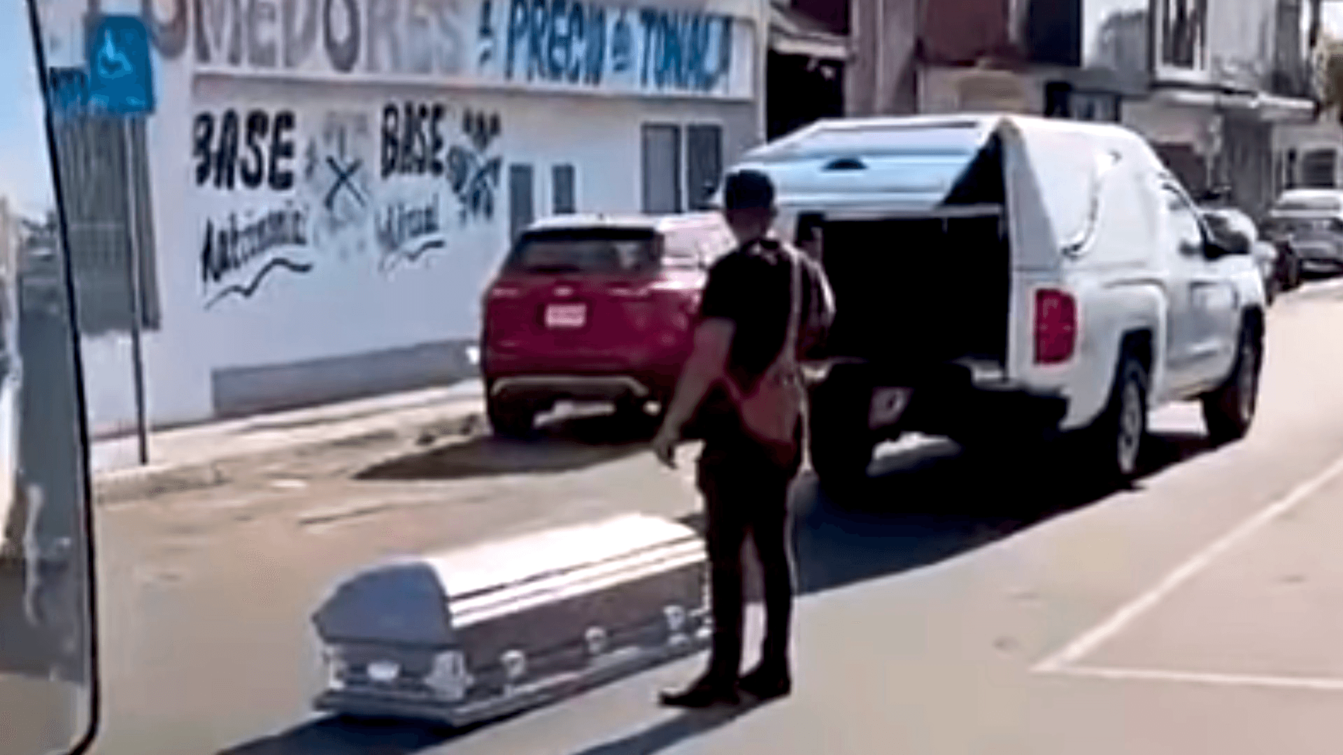 Ataúd Cae de Carroza Fúnebre en Tecomán, Colima