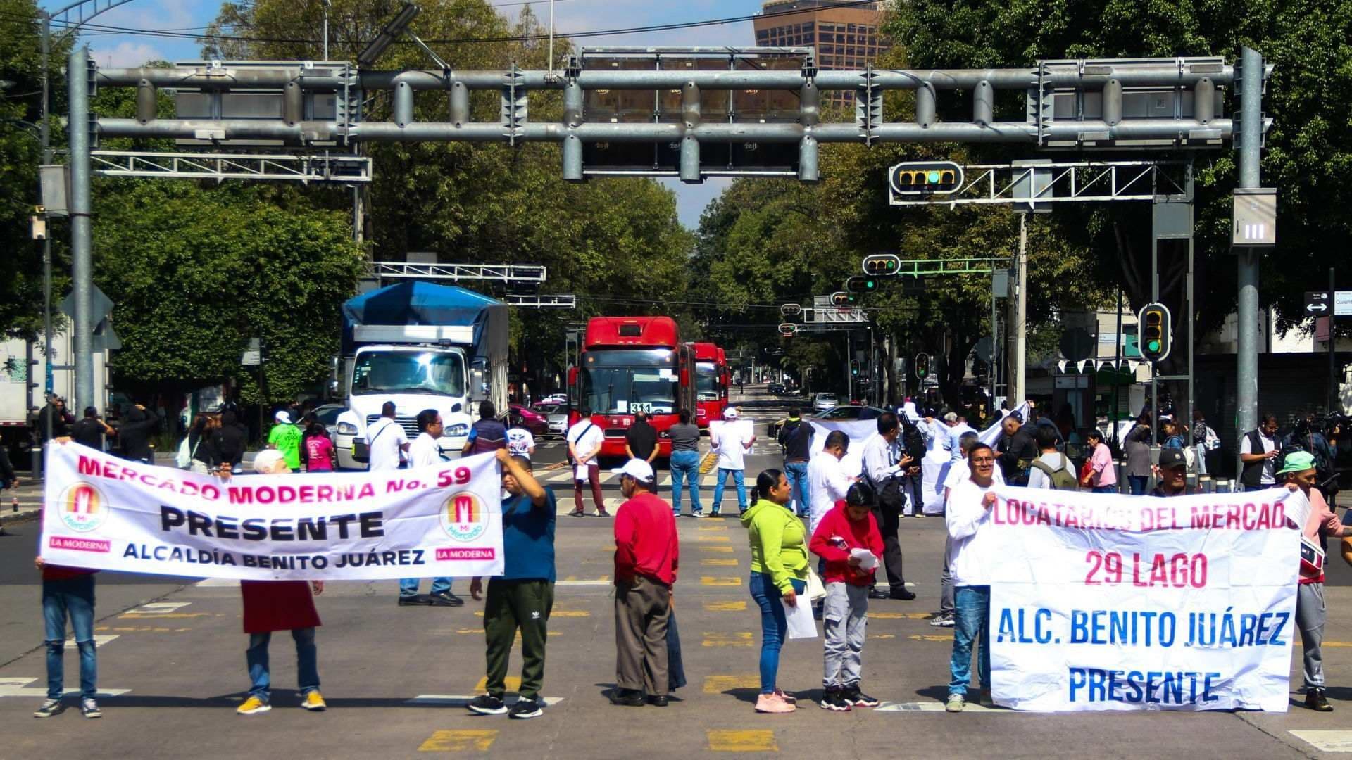 Bloqueo de comerciantes de mercados públicos, en CDMX
