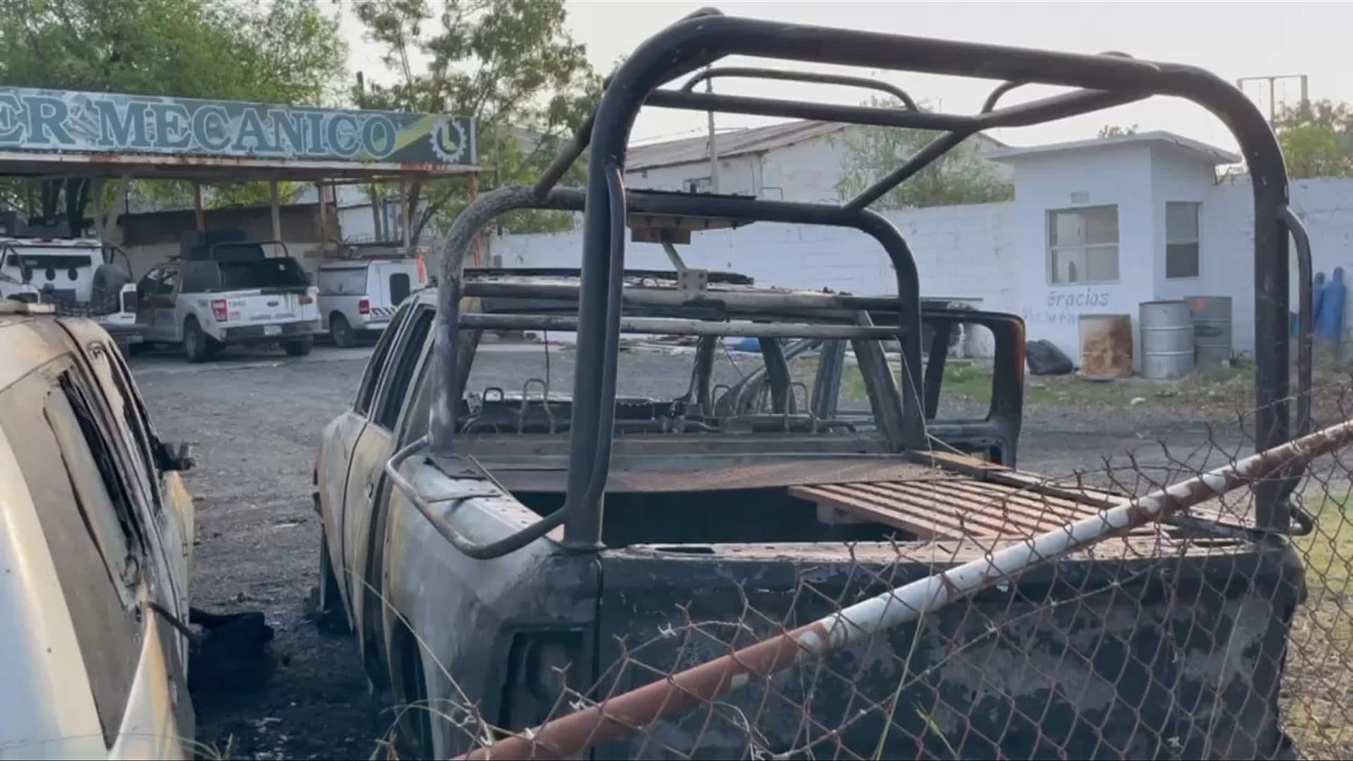 Incendio de un taller mecánico, donde se resguardaban vehículos de la guardia estatal en Reynosa, Tamaulipas