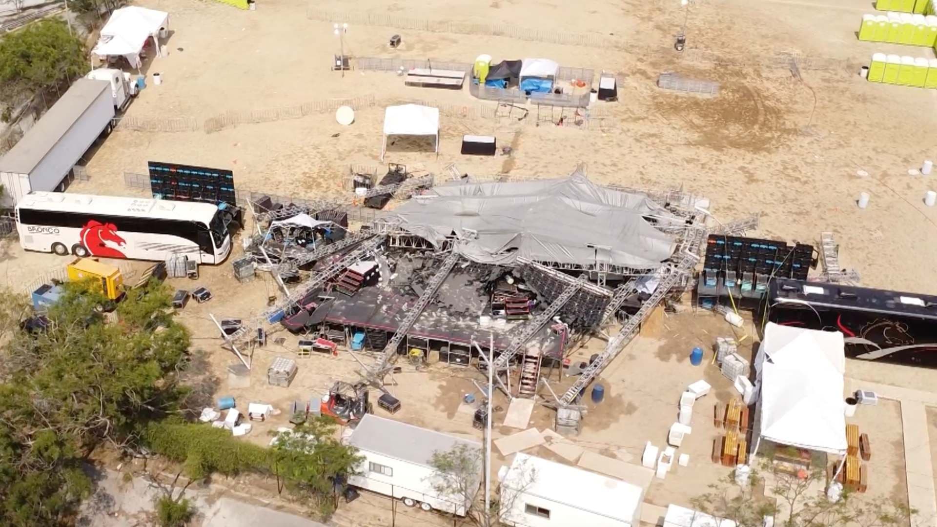 Escenario caído en mitin político San Pedro 400