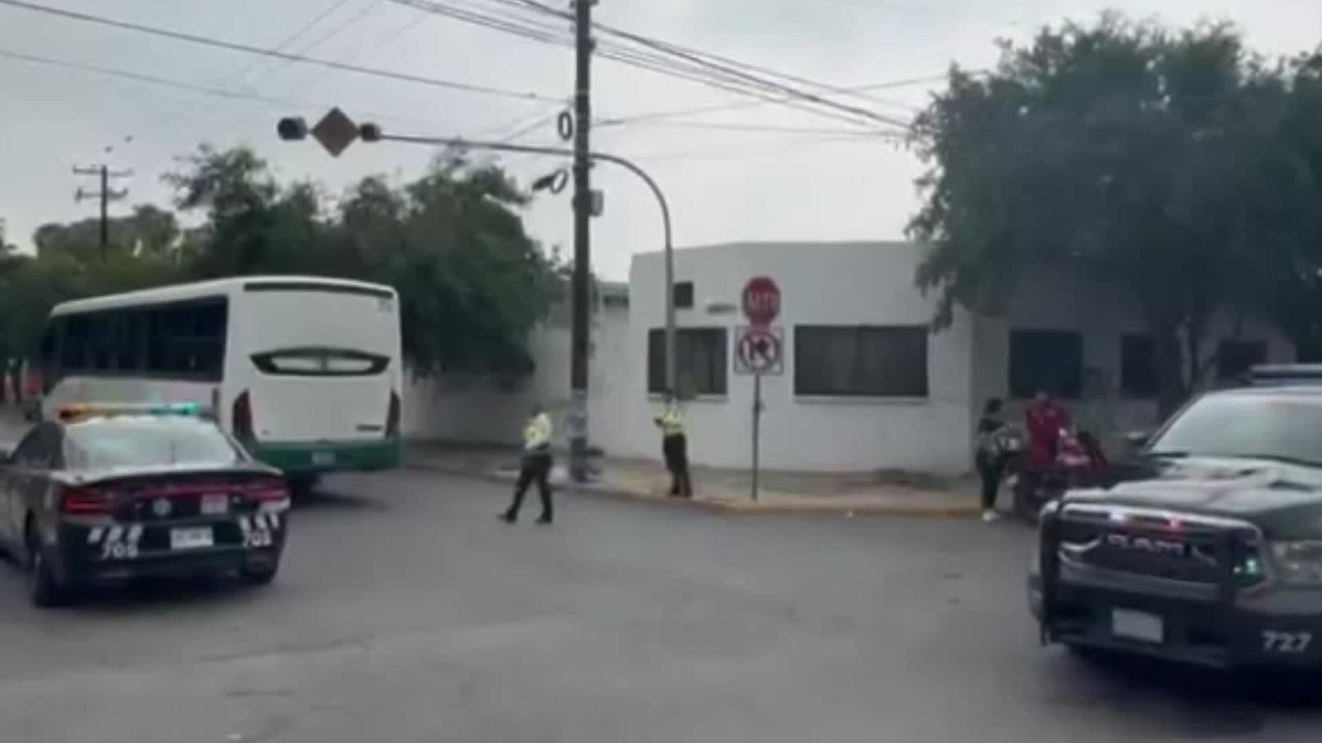 Mujer de la Tercera Edad Resulta Lesionada tras ser Atropellada por Camión en Monterrey