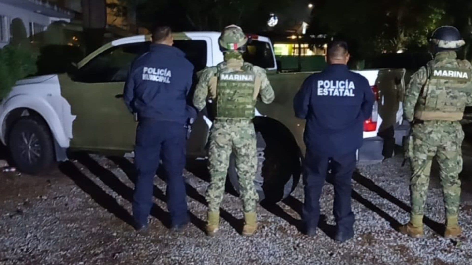 Recuperan camioneta tras asalto en gasolinera de Puebla.