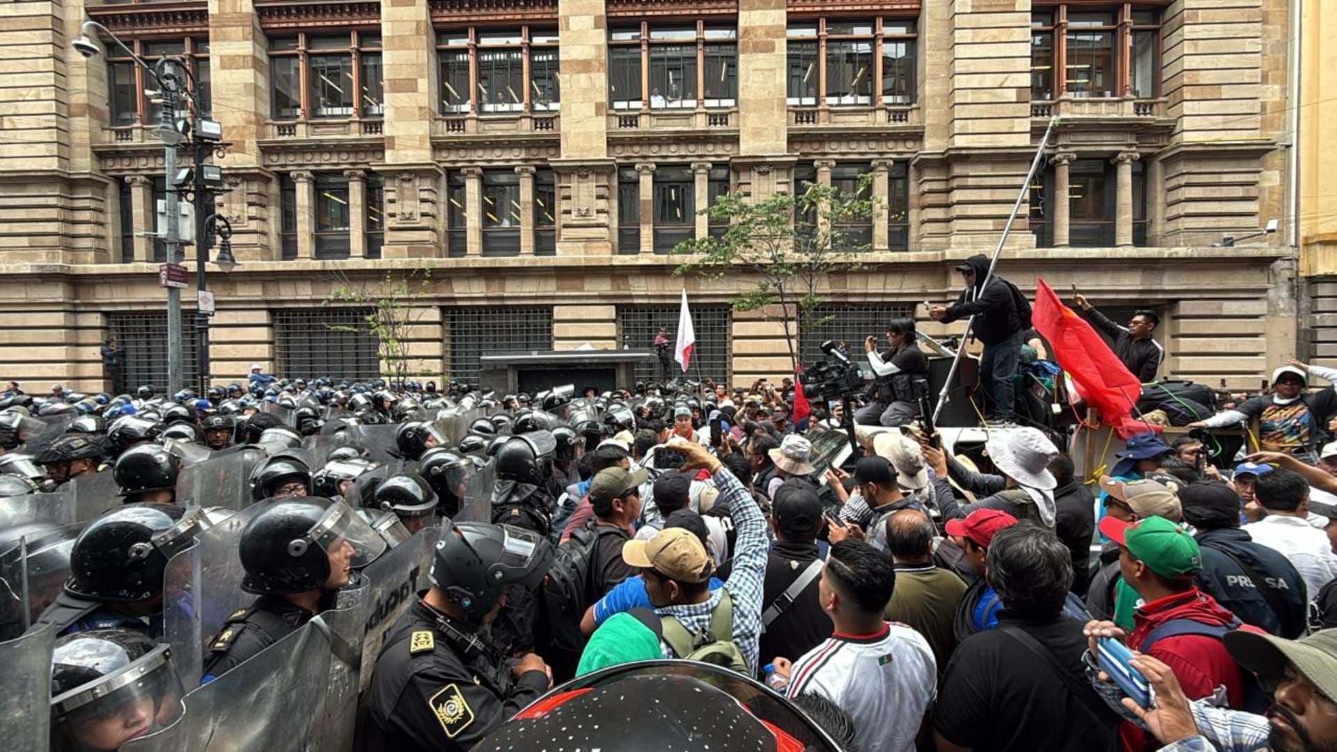 Impiden avance de CNTE al Zócalo CDMX el 25 de mayo de 2026