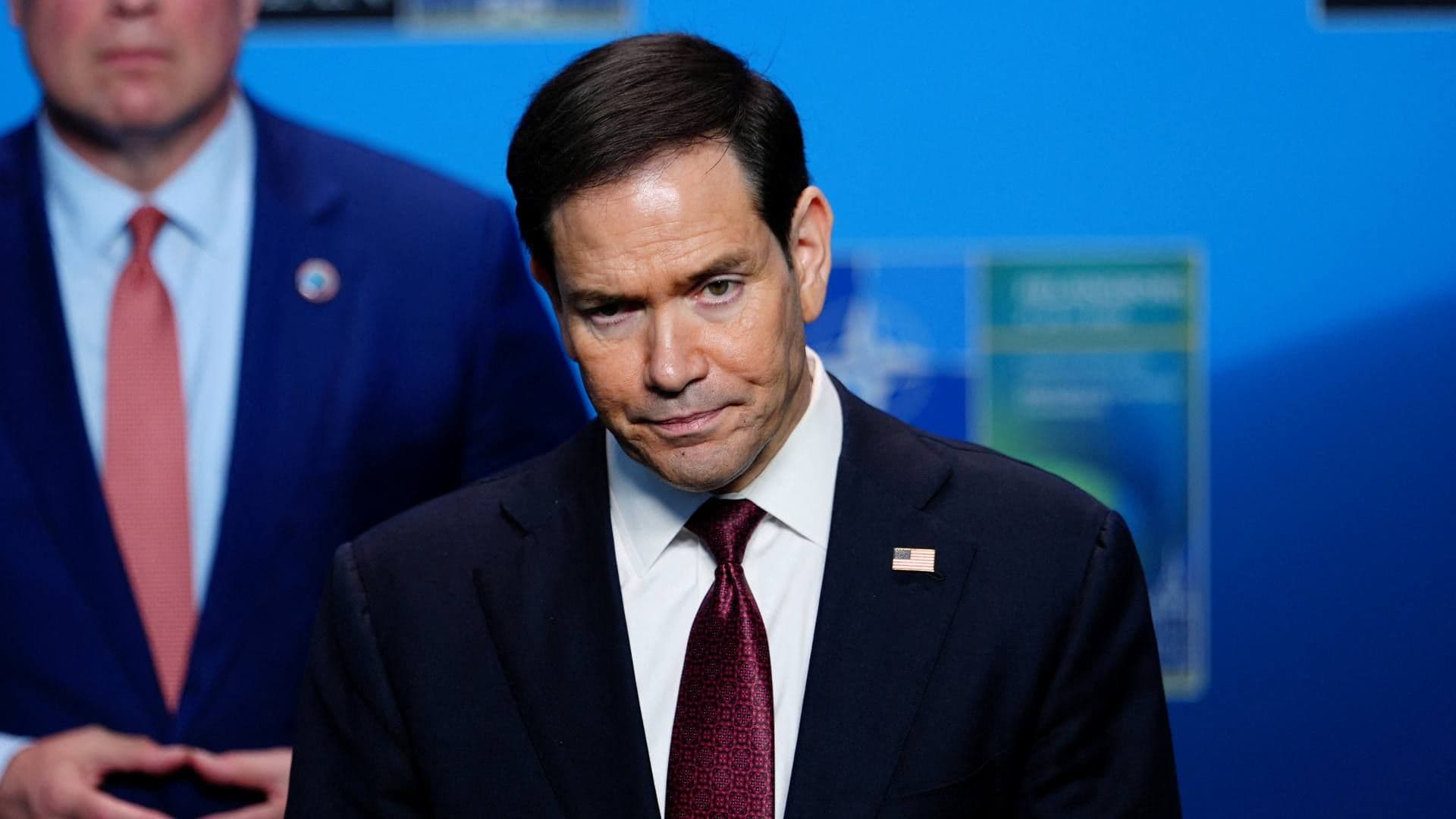 El secretario de Estado de EUA, Marco Rubio, habla con periodistas durante reunión en Suecia, el 22 de mayo de 2026.