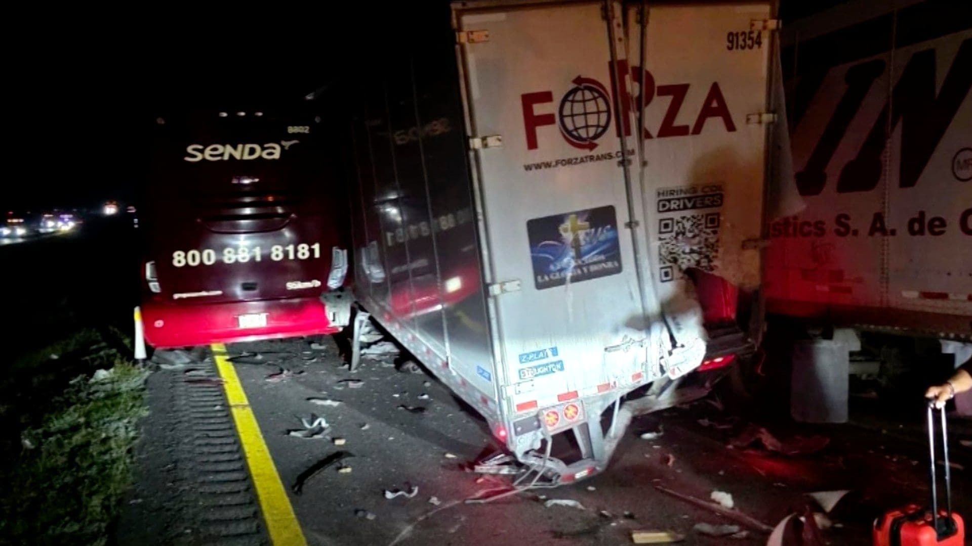 Choque de tráiler en autopista Monterrey-Nuevo Laredo