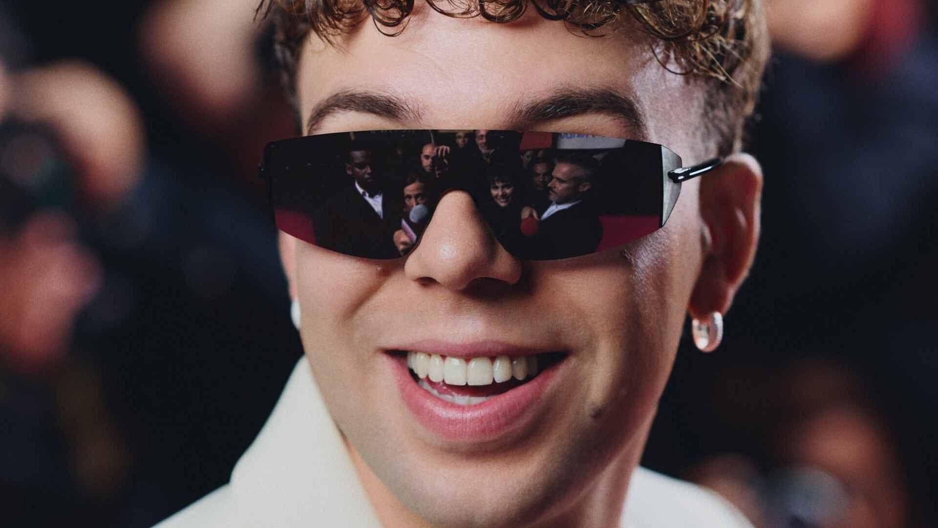 Quevedo Manda Ánimos a Víctimas de Accidente en el Palacio de los Deportes