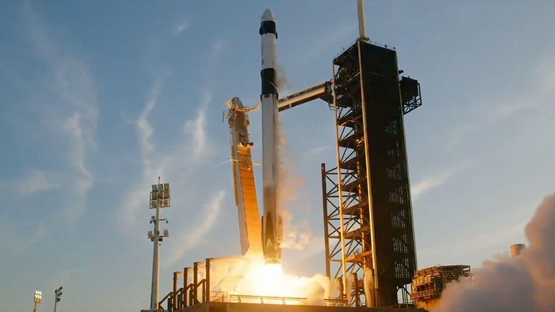 VIDEO: SpaceX y NASA Lanzan Cohete Falcon 9 Hacia Estación Espacial Internacional