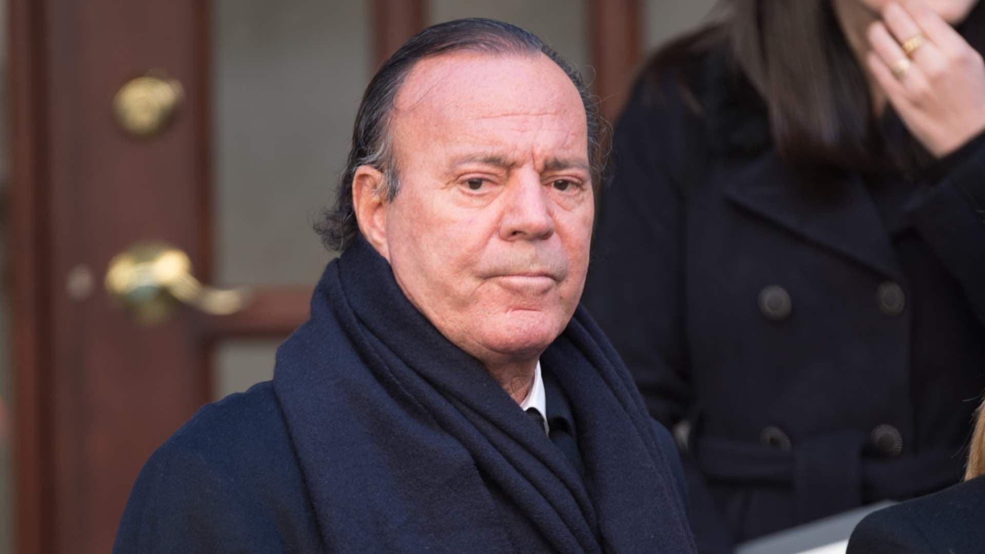 Julio Iglesias Demanda a Vicepresidenta Segunda de España: ¿De Qué la Acusa?