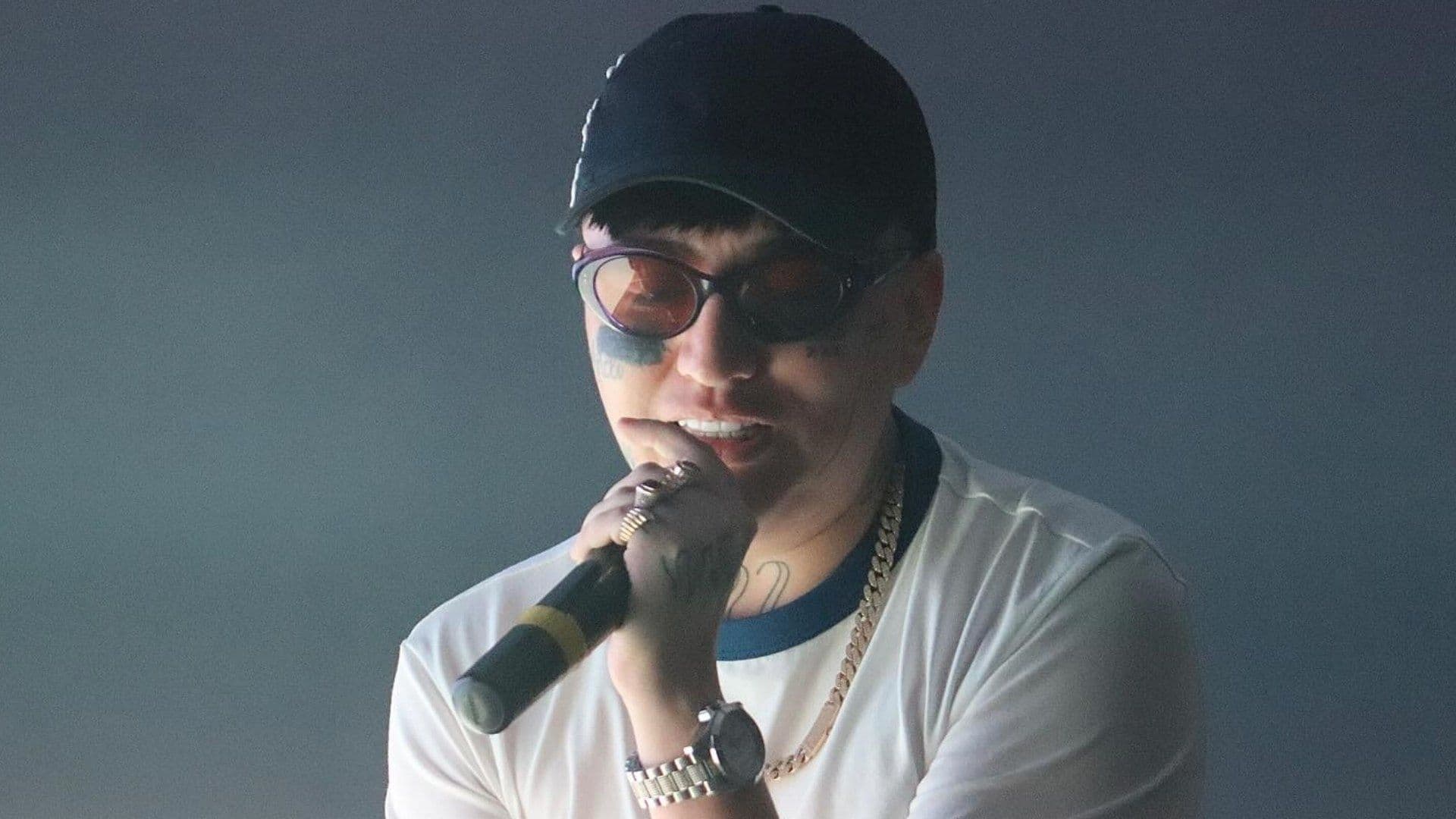 Dani Flow denuncia robo de gorra en pleno concierto
