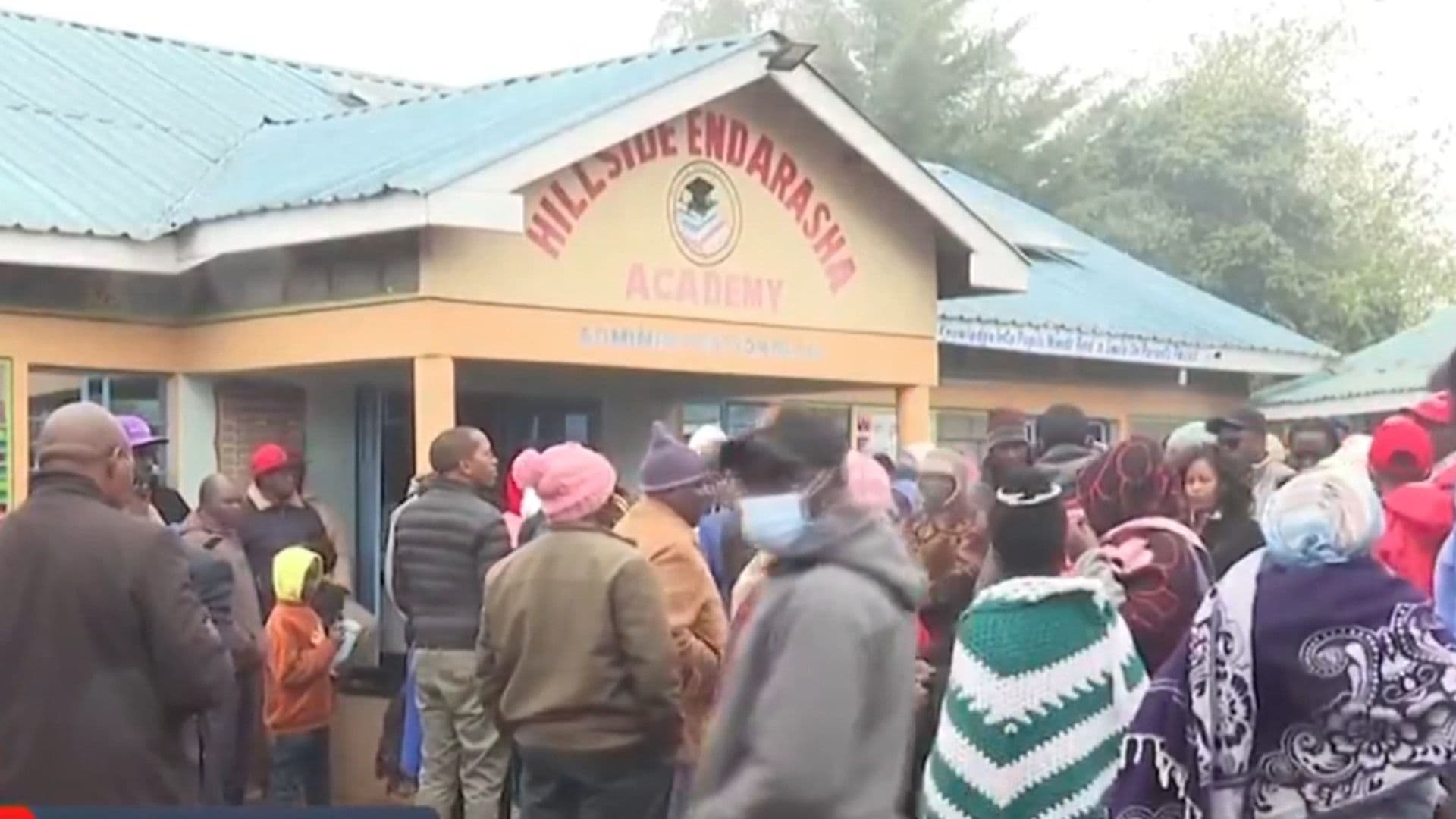 Incendio en Escuela Deja Al Menos 17 Estudiantes Muertos en Kenia