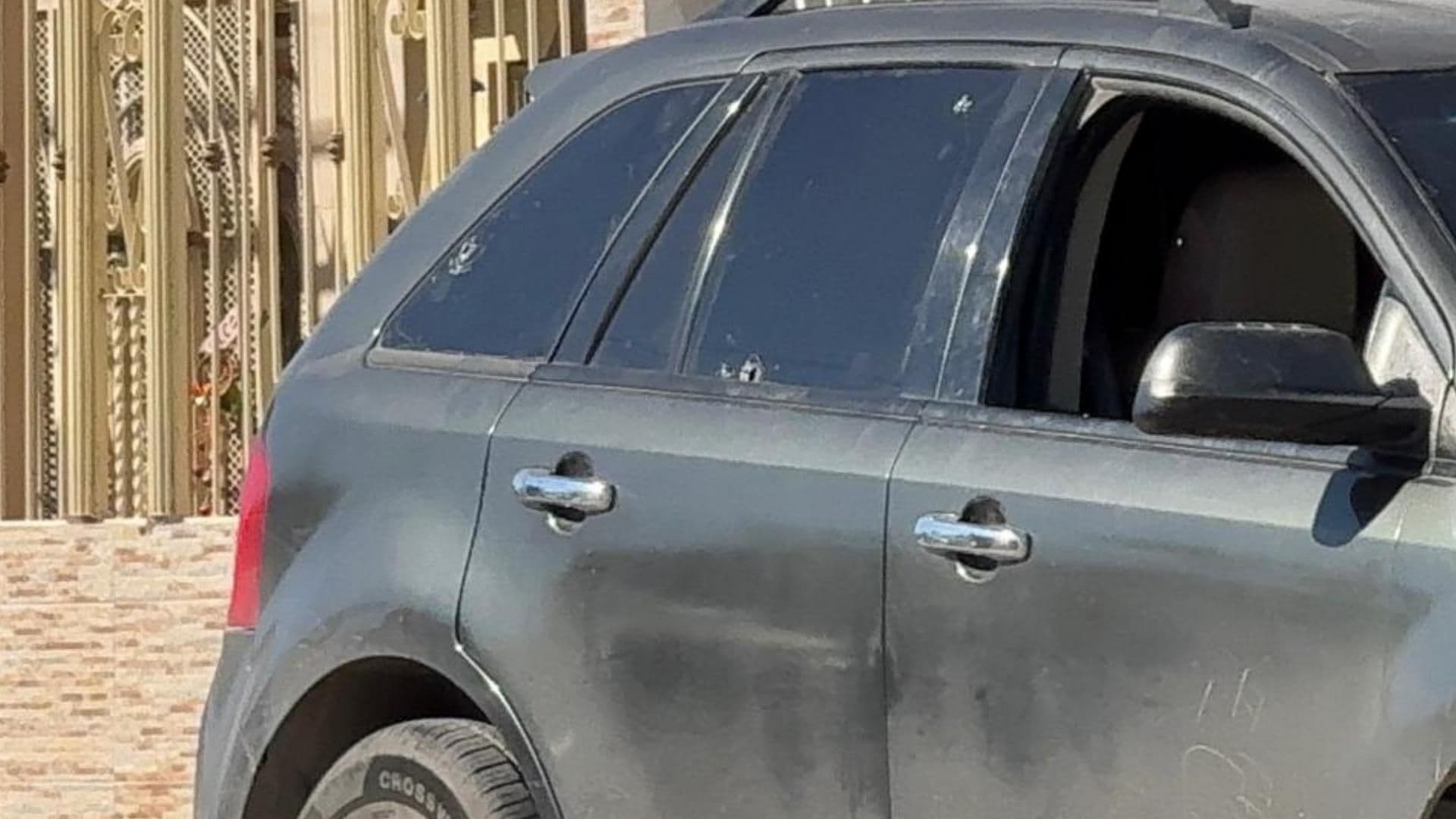 Camioneta Ford Edge con impactos de bala