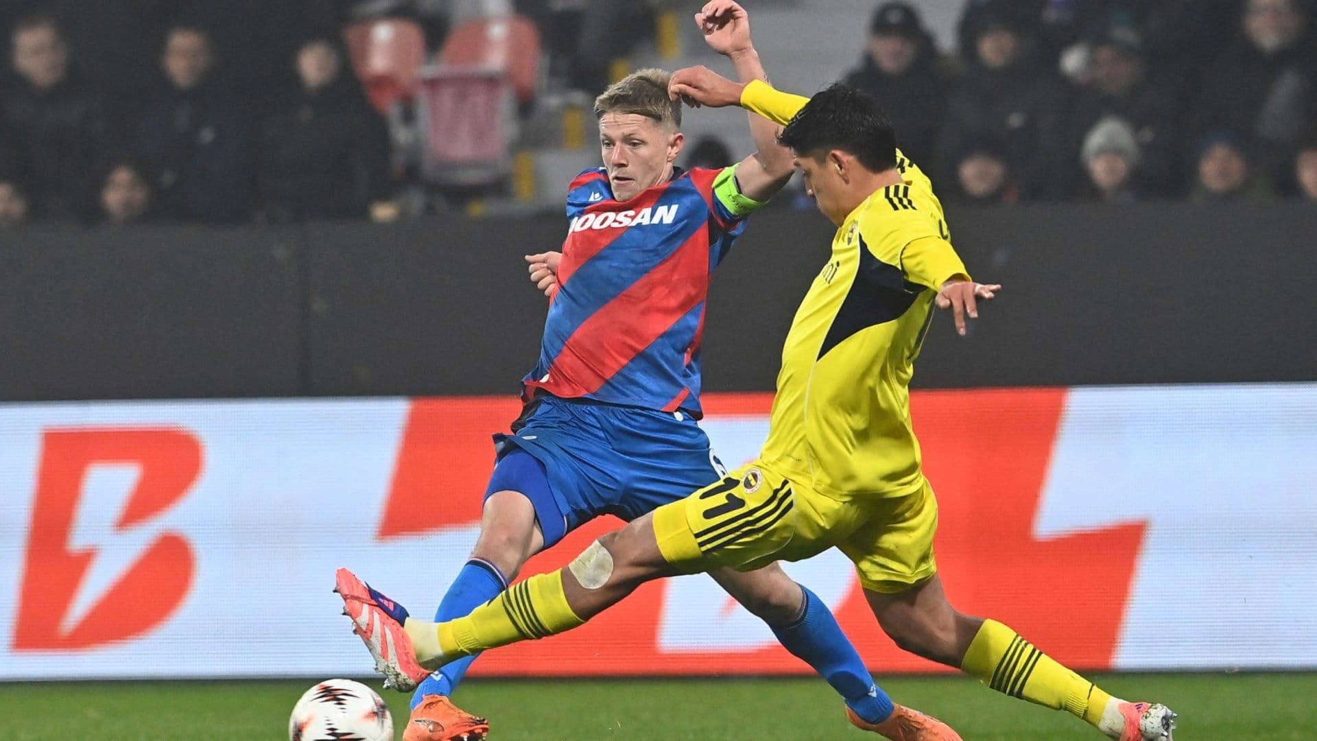 ¿Cómo le Fue a Edson Álvarez en el Juego Fenerbahçe vs Viktoria Plzeň?