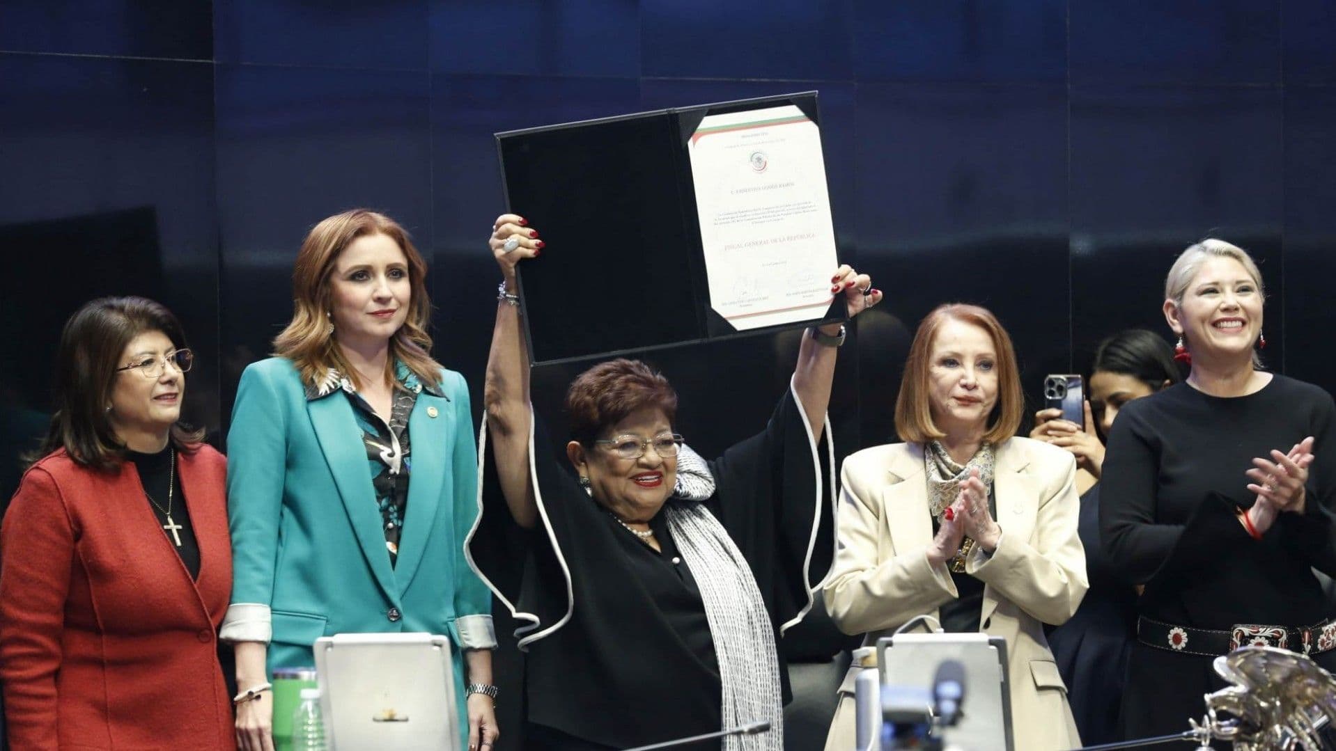 Ernestina Godoy levanta su constancia como nueva titular de la FGR, en el Senado