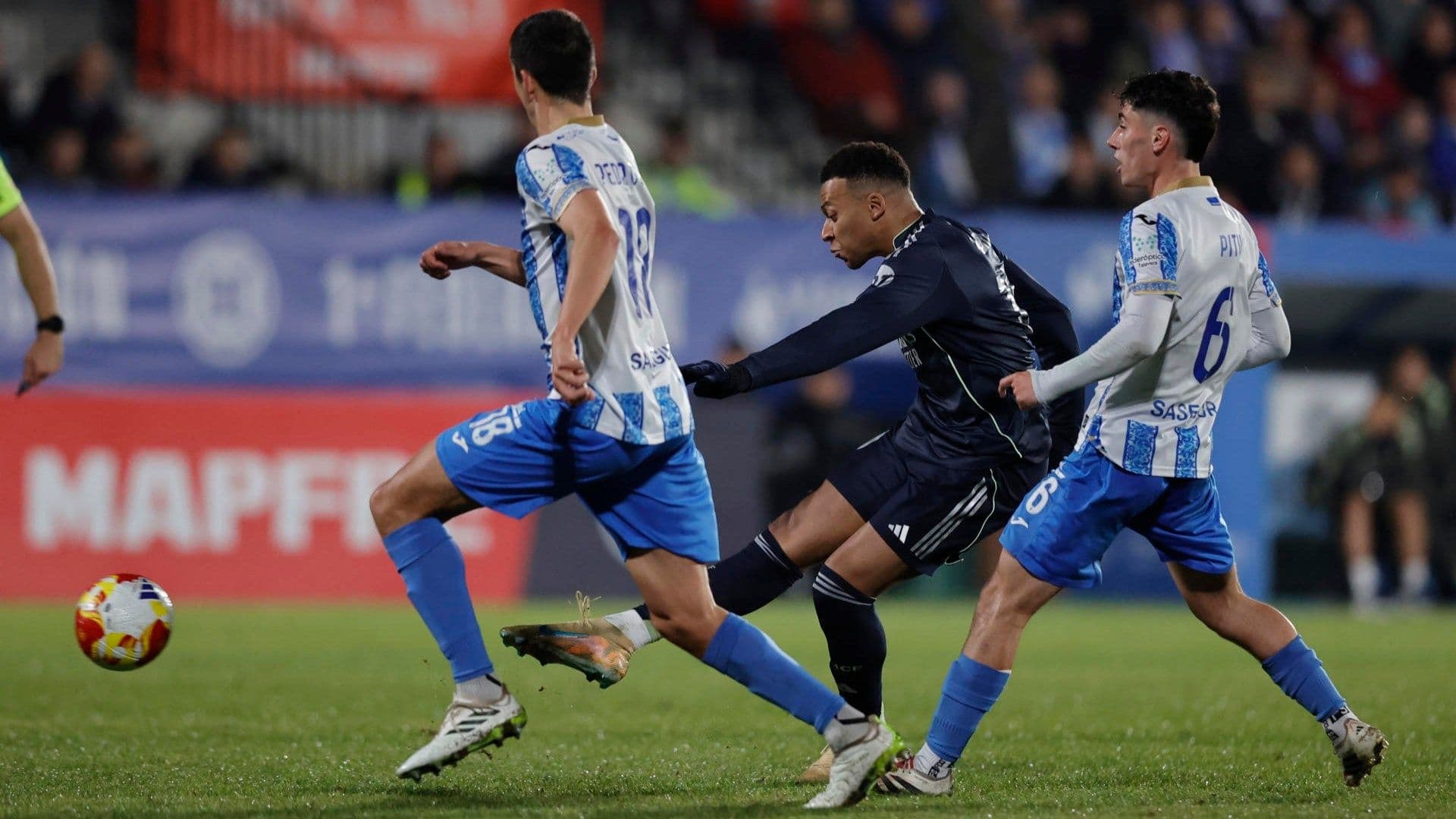 Kylian Mbappé, delantero del Real Madrid, anotó dos goles y va por una marca de Cristiano Ronaldo.