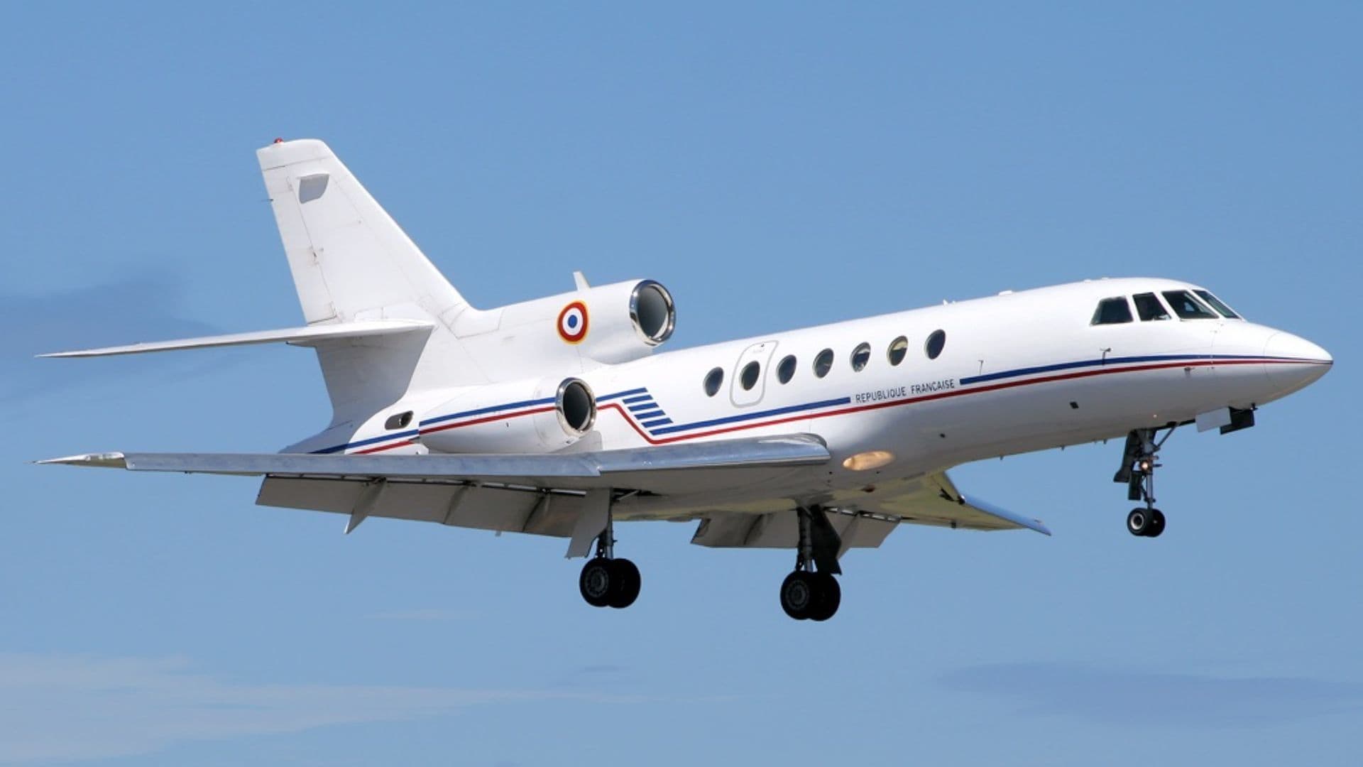 Las circunstancias específicas que llevaron a la pérdida de contacto con el avión no han sido detalladas.