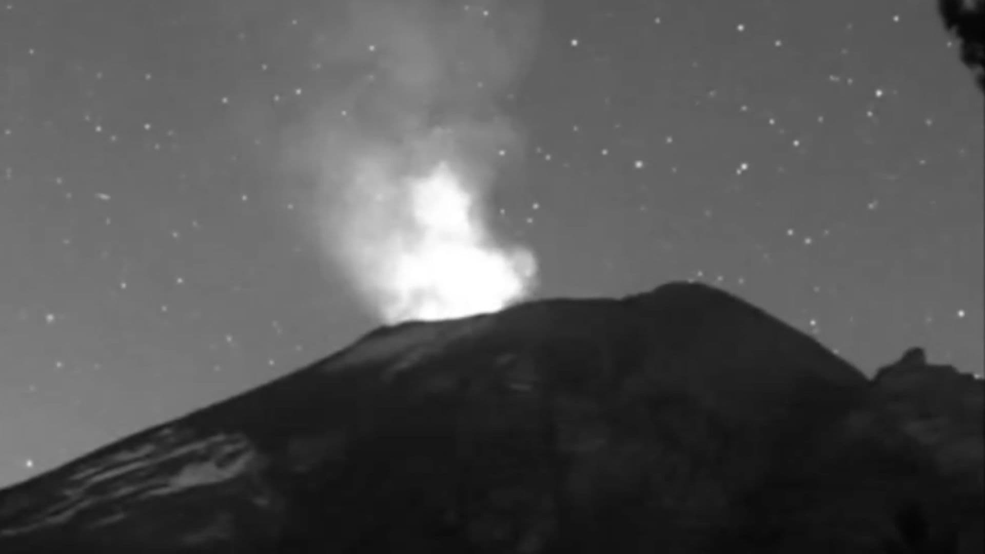 Volcán Popocatépetl Múltiples Luces Extrañas Desplazándose Sobre el Cráter 6 de Enero 2026