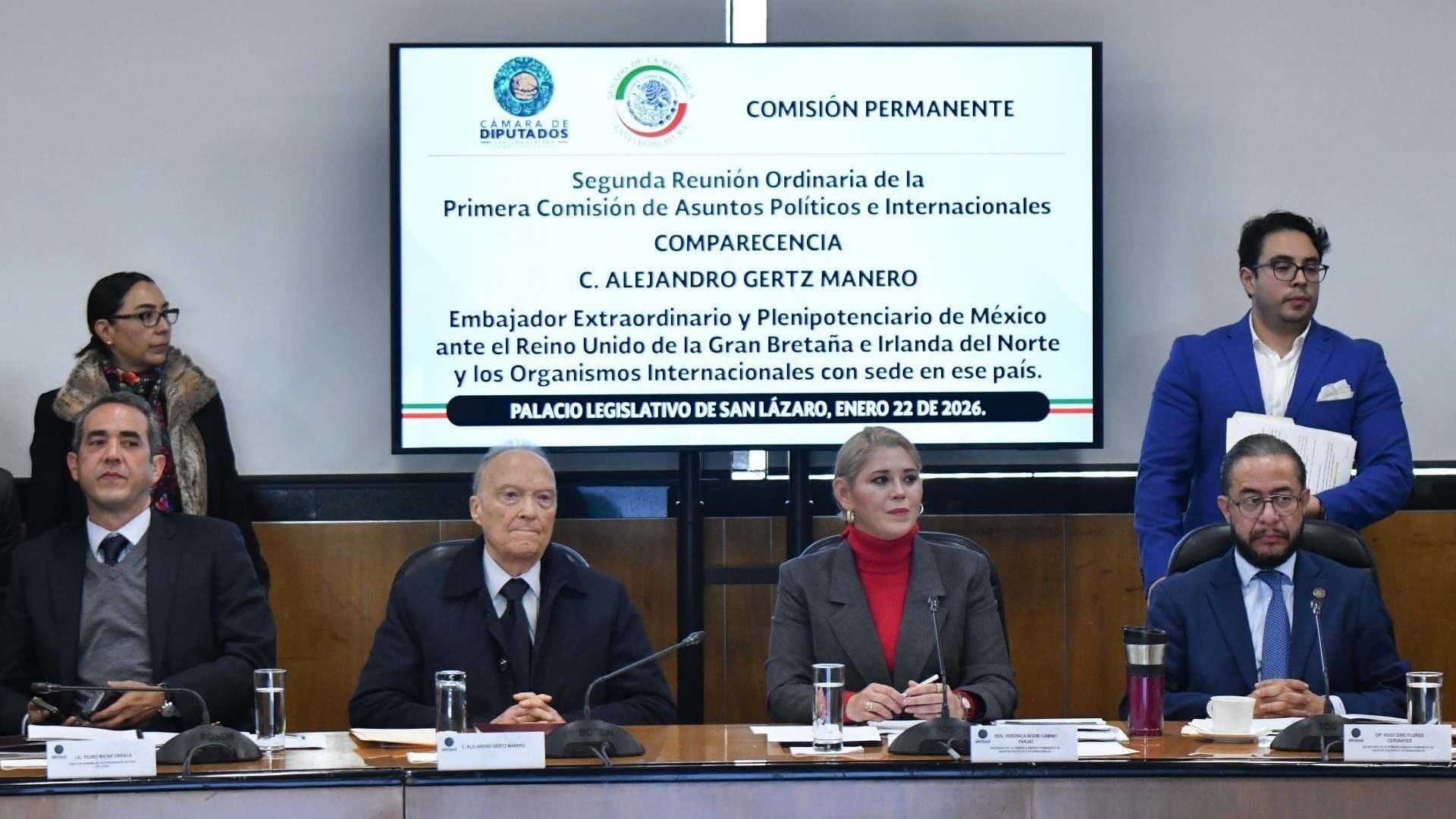 Alejandro Gertz Manero, durante su comparencia ante la comisión de Asuntos Políticos