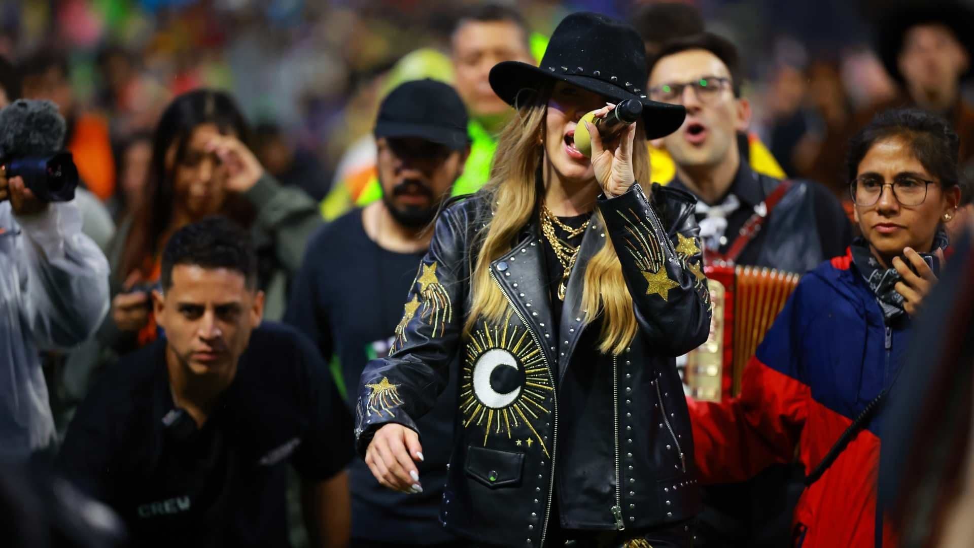 Belinda Canta con Mariachi en España y Demuestra que Lleva a México a Todas Partes