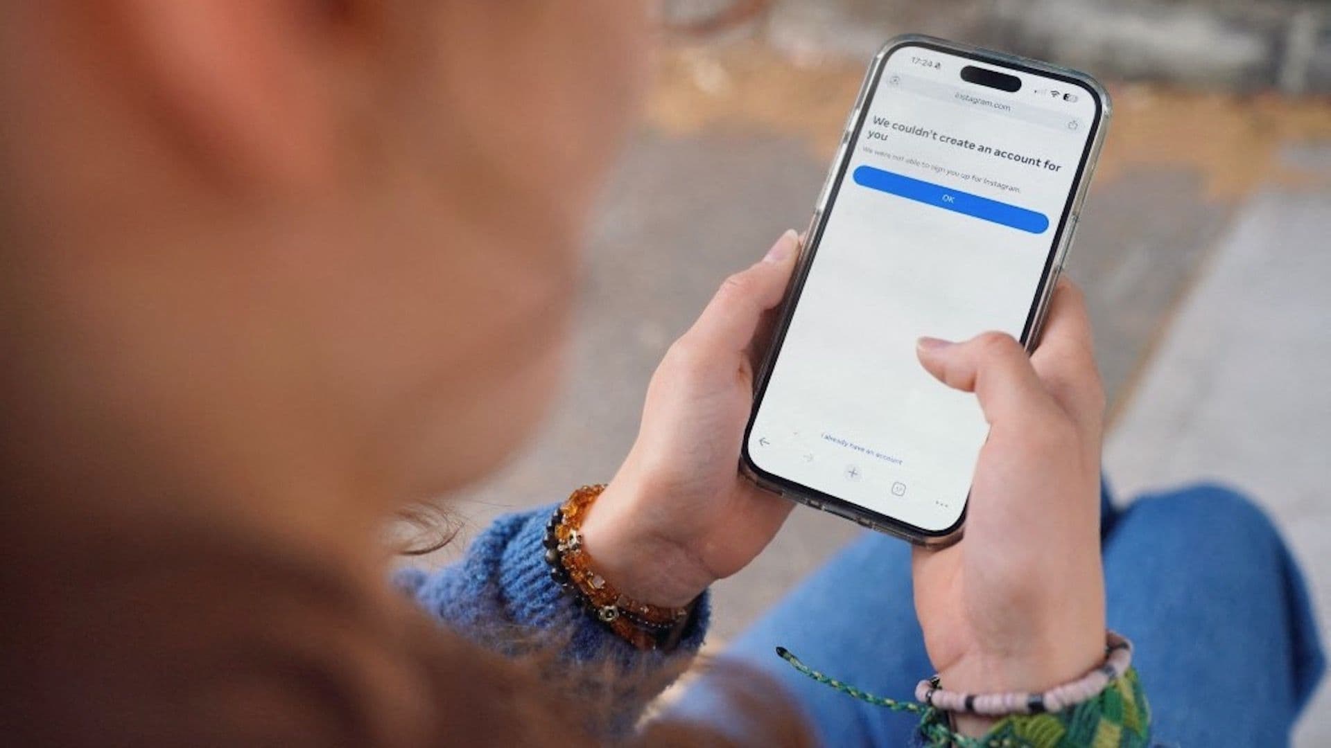 Cierran millones de cuentas por prohibición de redes sociales en Australia a adolescentes