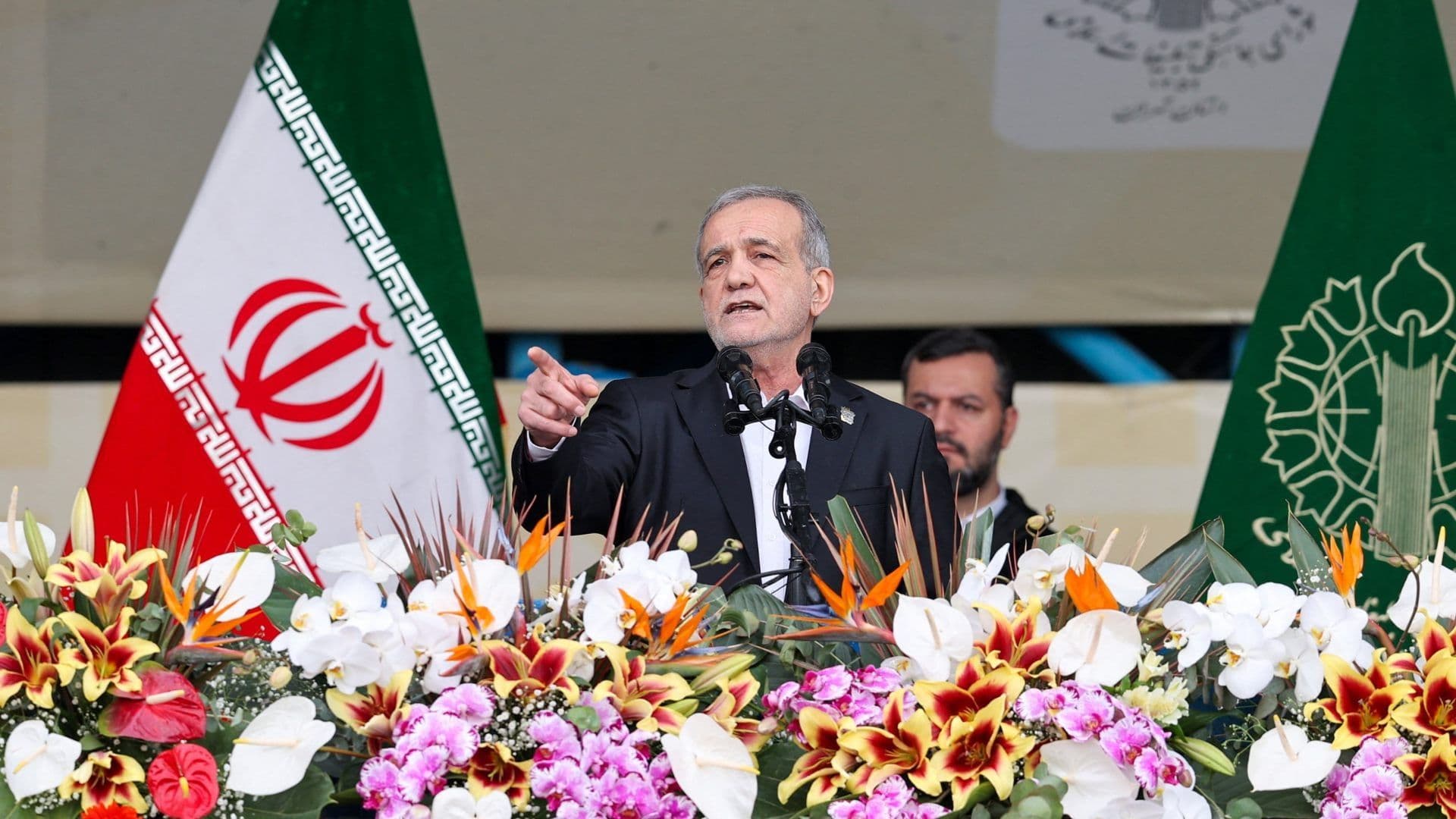 Presidente de Irán Se Disculpa en Aniversario de la Revolución Islámica por la Represión