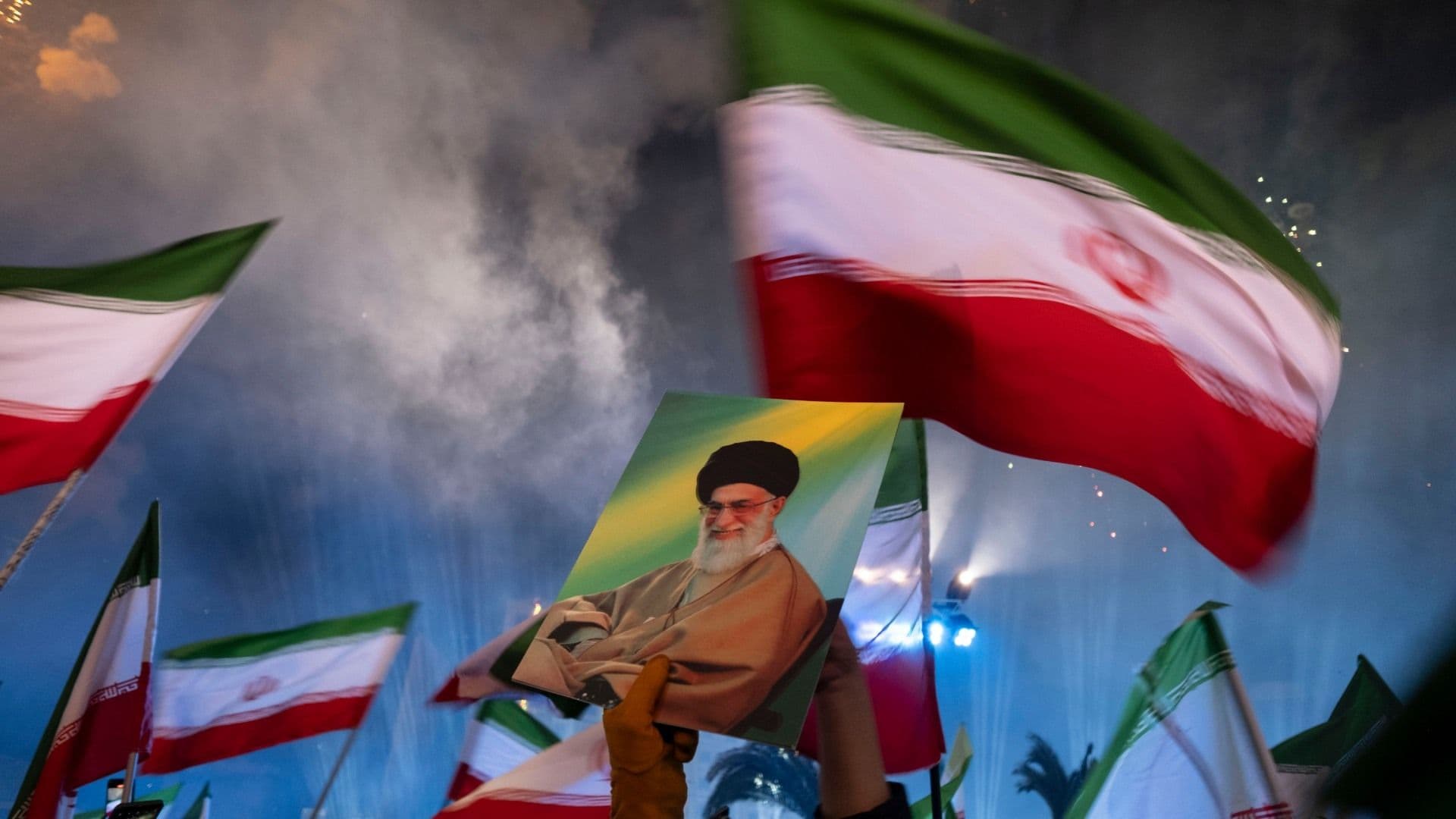 Irán Asegura que No Renunciará a Enriquecimiento Nuclear; Dice que Militares de EUA No Intimidan.