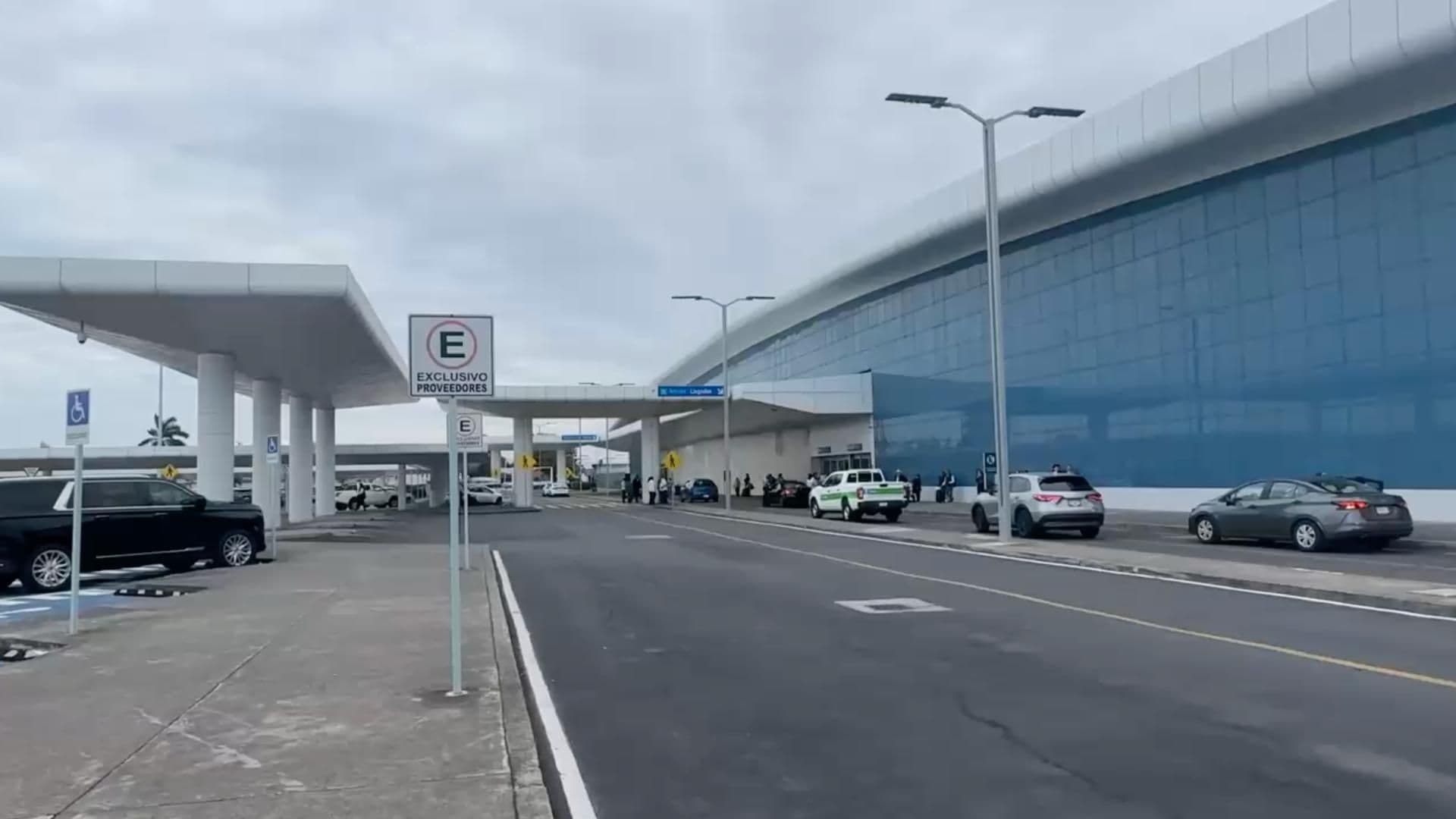 Avión Aterriza de Emergencia en Aeropuerto de Veracruz Volaris Venía Ciudad de México Destino Cancún