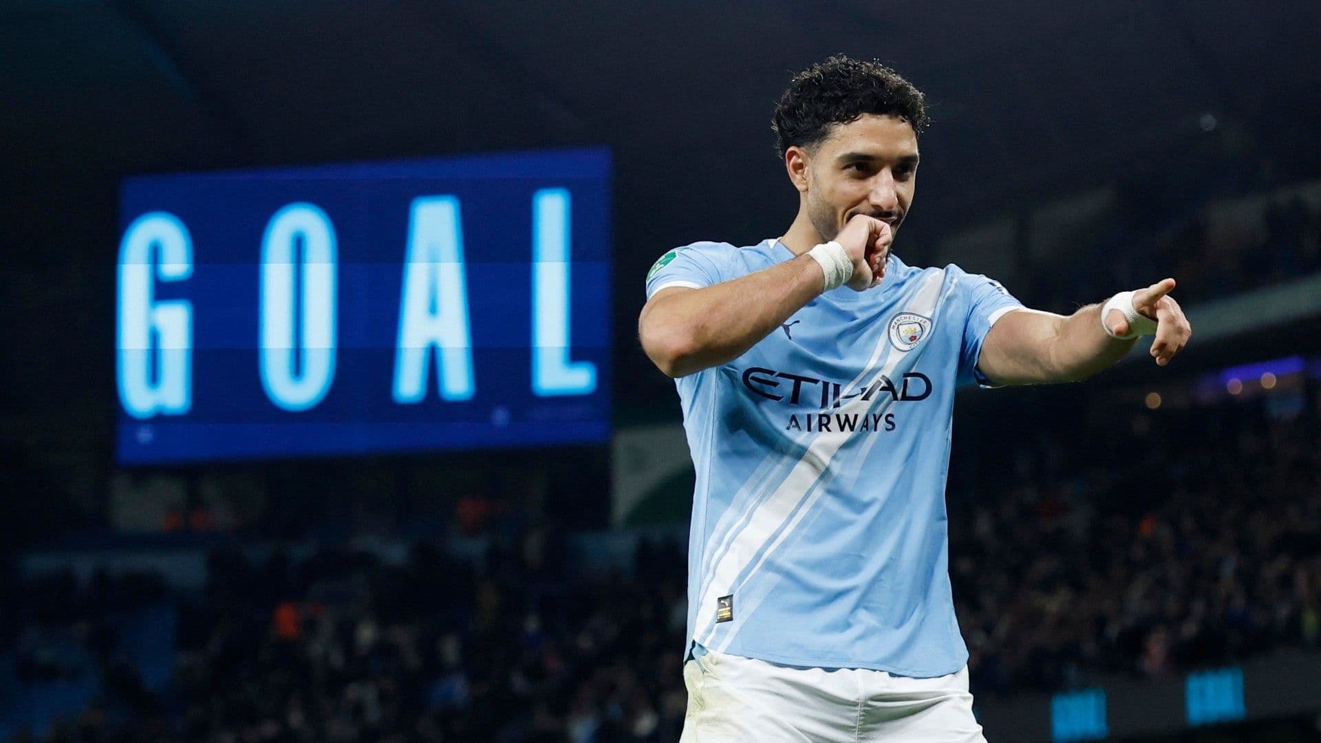 El futbolista egipcio Omar Marmoush anotó dos goles para el Manchester City, ante el Newcastle.