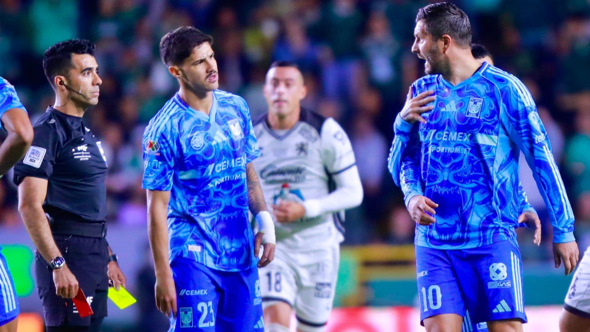 Gignac Ve la Roja Ante León, la Primera Expulsión de Su Carrera.