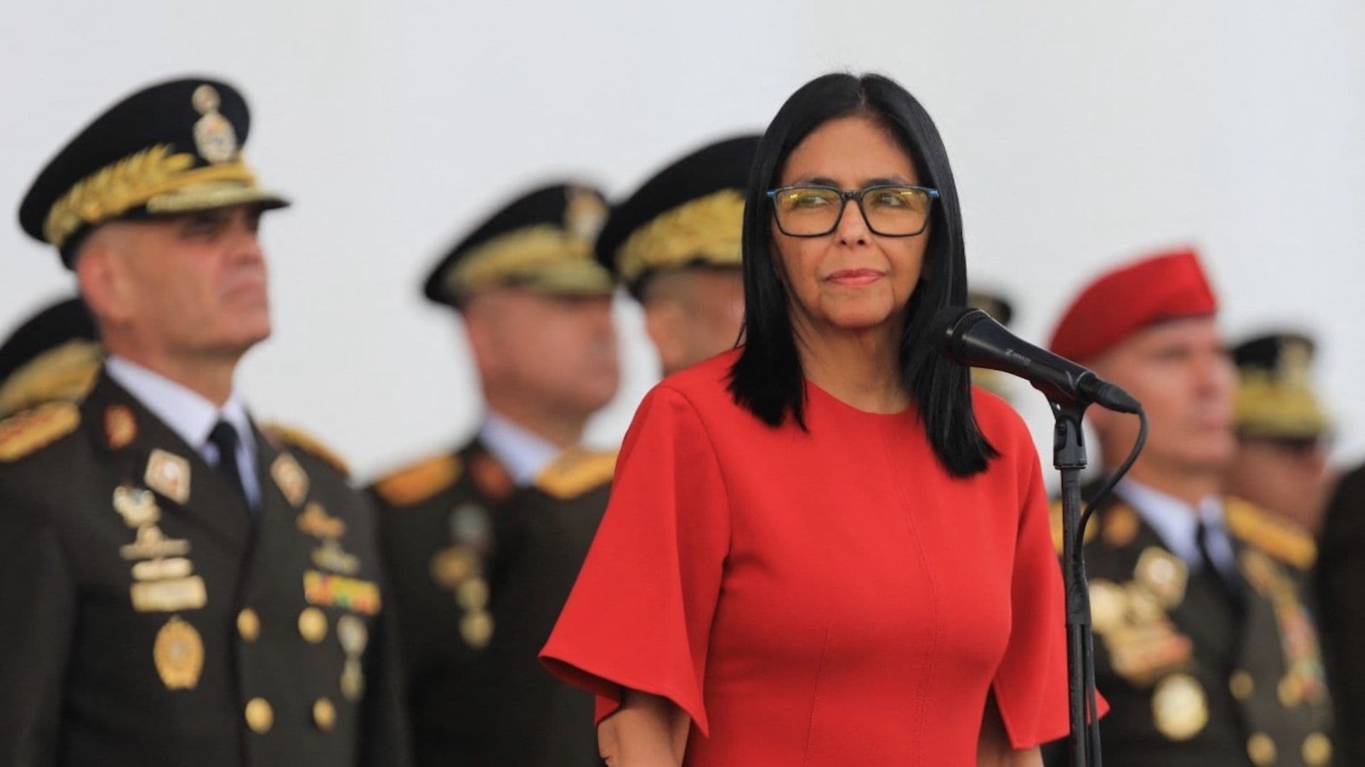 Delcy Rodríguez recibió insignia como comandante de las Fuerzas Armadas