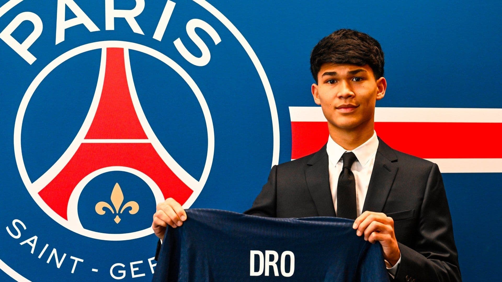 La salida de Dro para firmar contrato con el París SG no cayó bien en el club Barcelona.