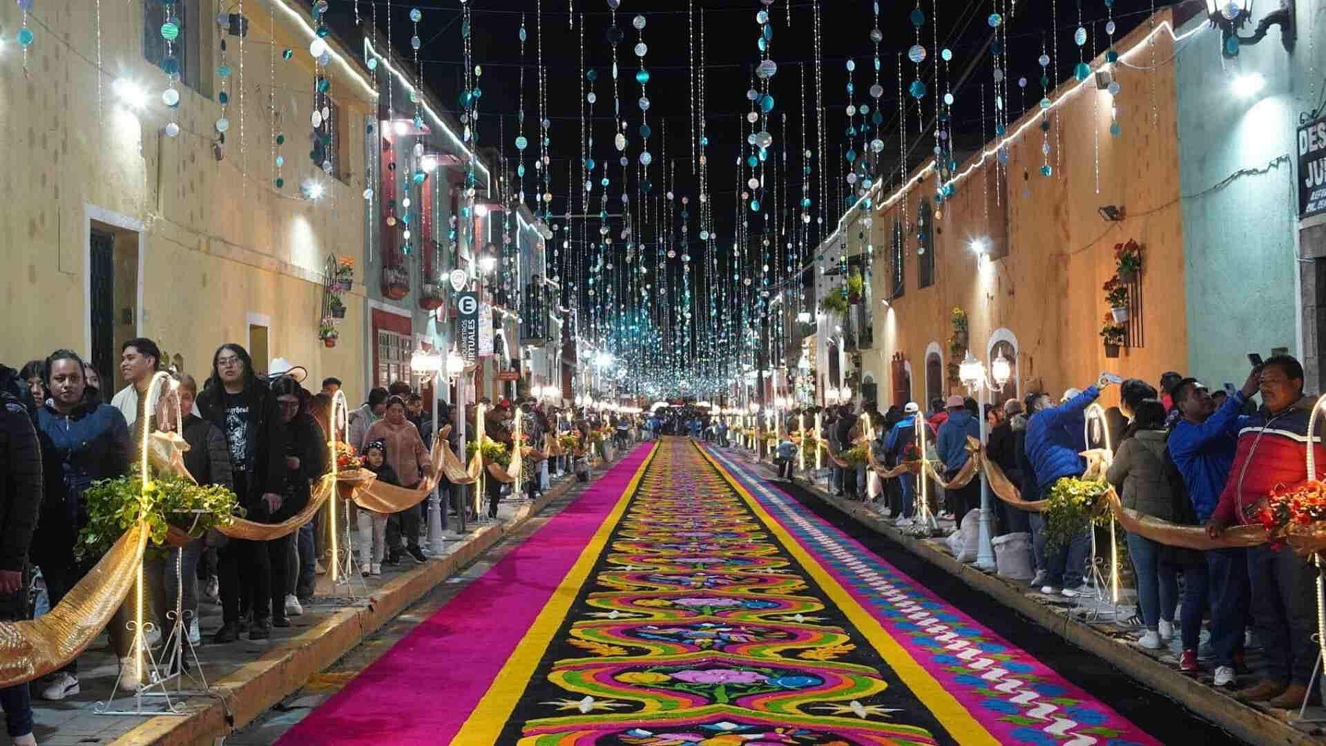 Sorprende Colorido de Alfombras de Aserrín en Huamantla, Tlaxcala