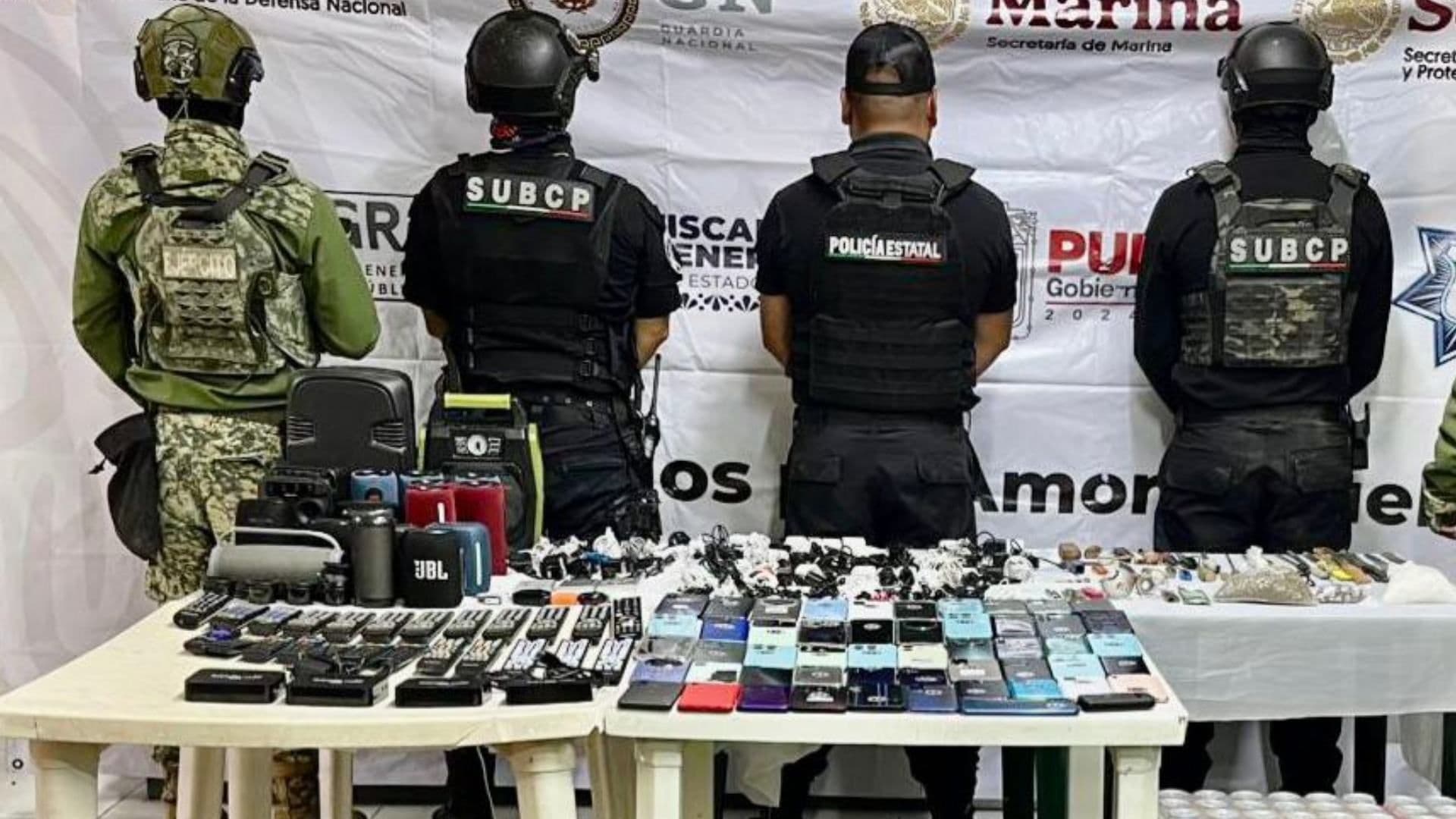 Aseguran Teléfonos, Posible Droga y Bebidas Alcohólicas tras Operativo en Cereso de Puebla